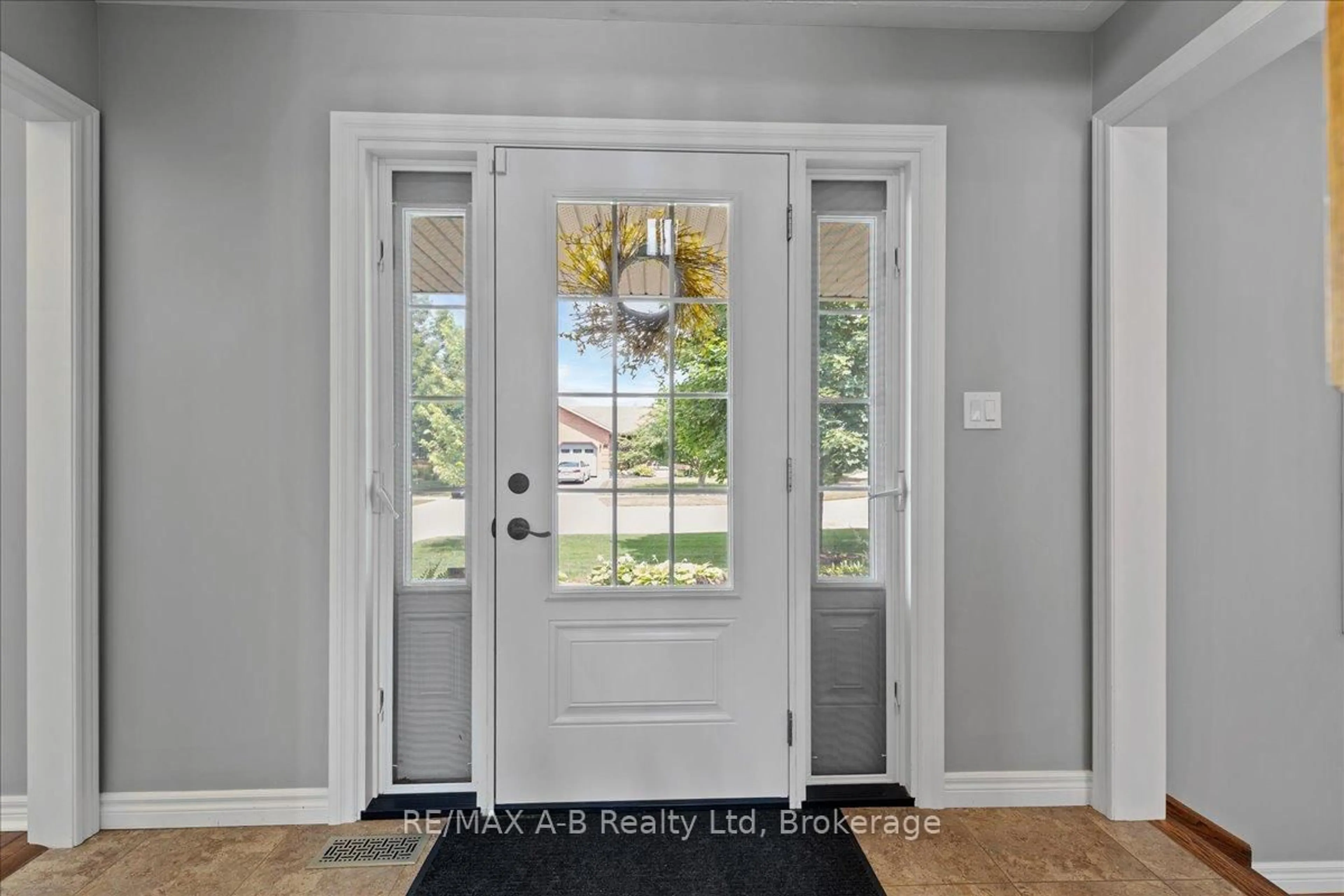 Indoor entryway for 214 Jordan Cres, West Perth Ontario N0K 1N0