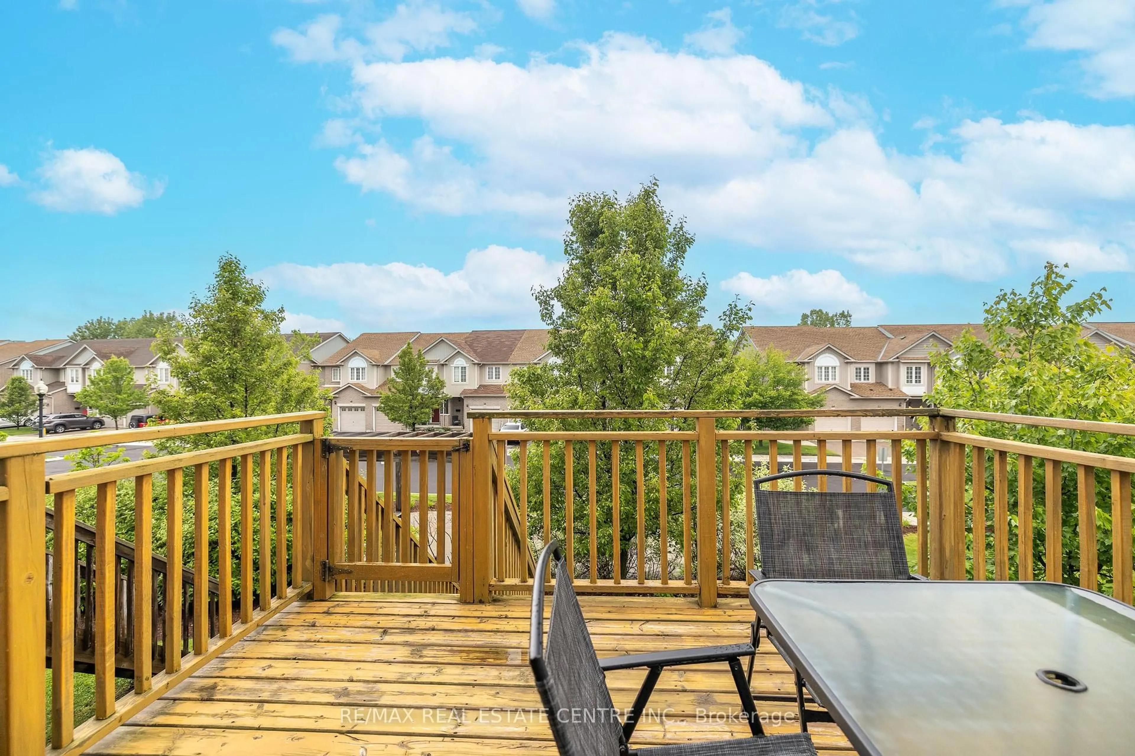 Patio, water/lake/river/ocean view for 105 Pinnacle Dr #94, Kitchener Ontario N2P 1B8