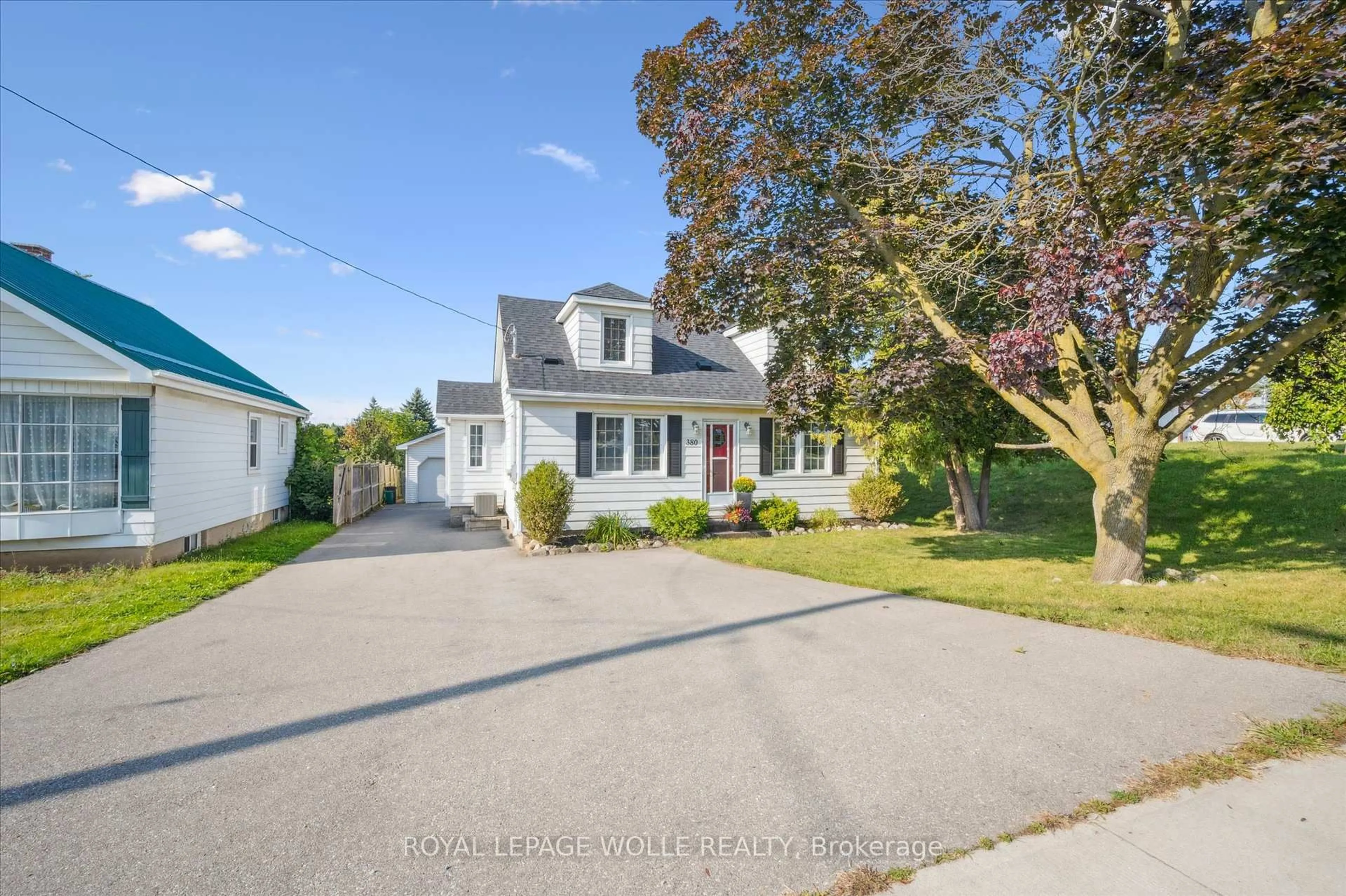 A pic from outside/outdoor area/front of a property/back of a property/a pic from drone, street for 380 Dundas St, Cambridge Ontario N1R 5S2