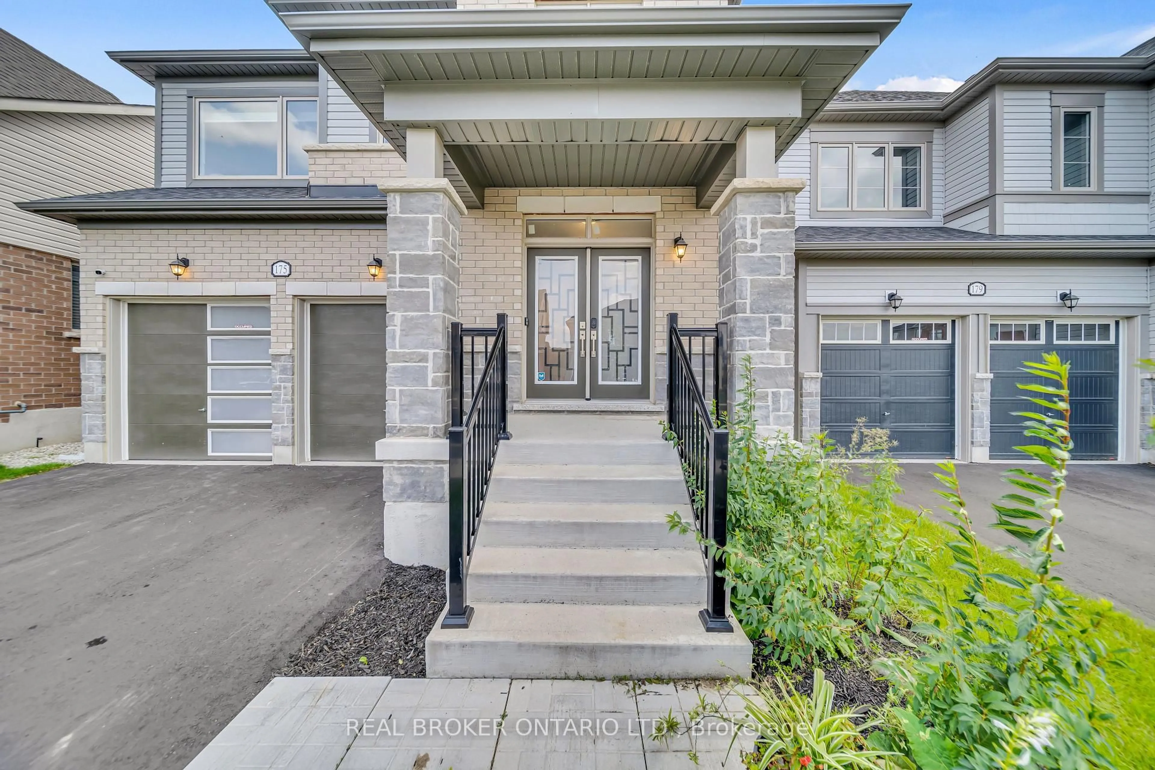 Indoor entryway for 175 Rea Dr, Centre Wellington Ontario N1M 2W3