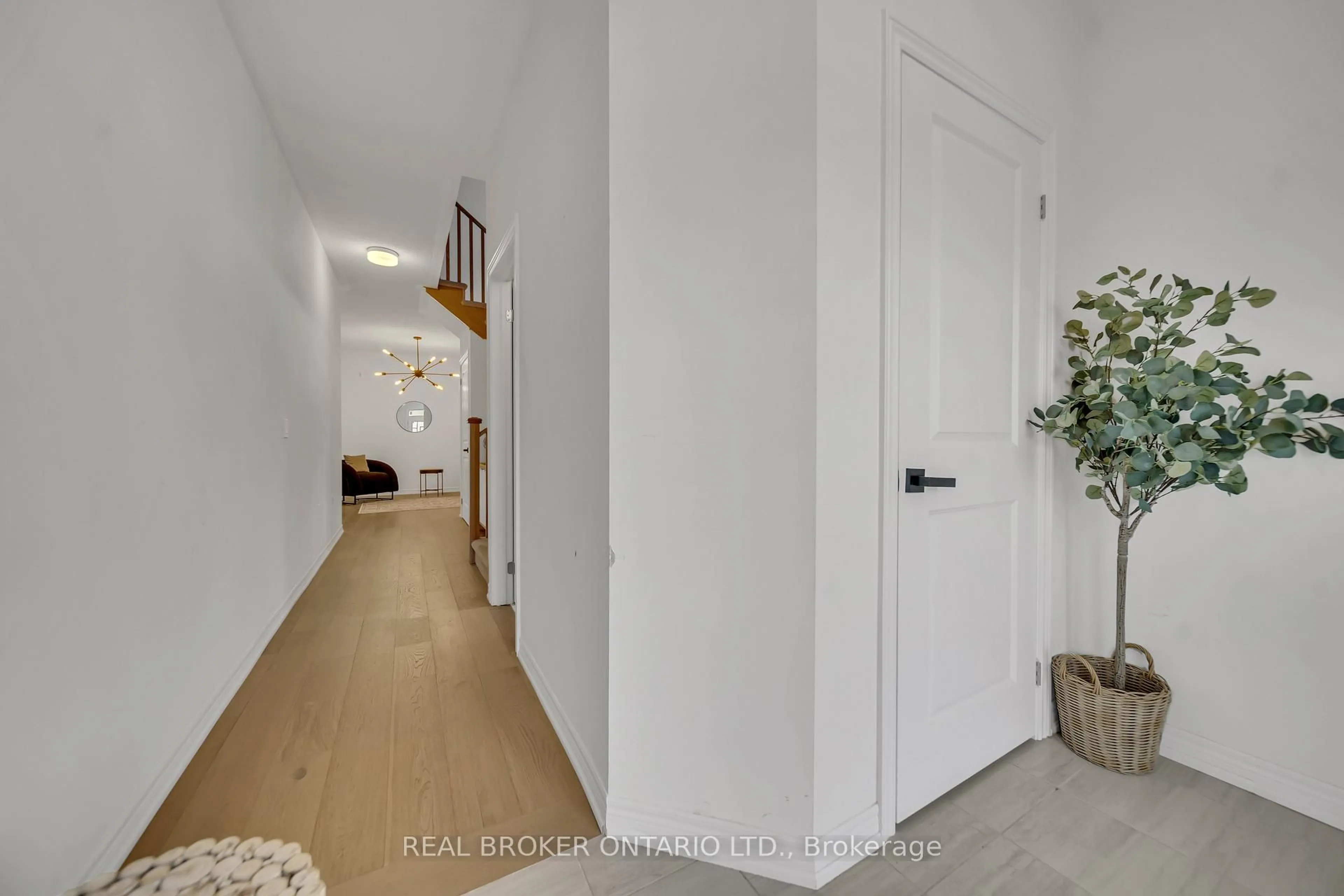 Indoor entryway for 175 Rea Dr, Centre Wellington Ontario N1M 2W3