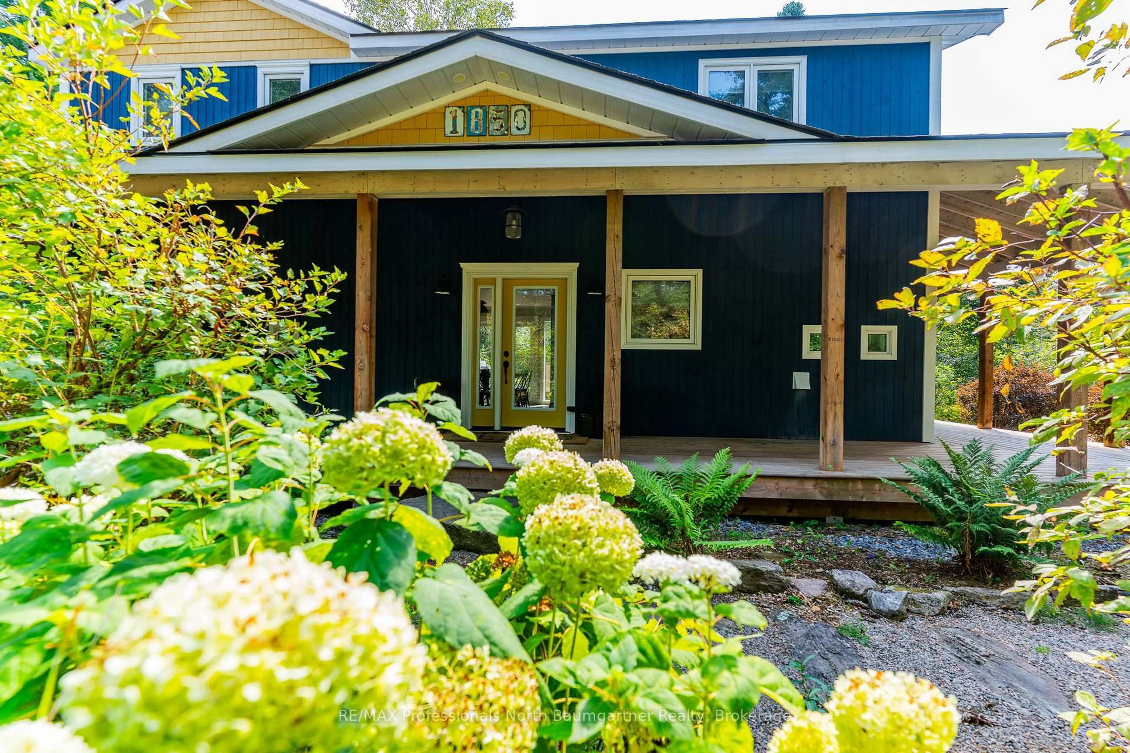 Indoor entryway for 1850 Scotch Line Rd, Minden Hills Ontario K0M 2K0
