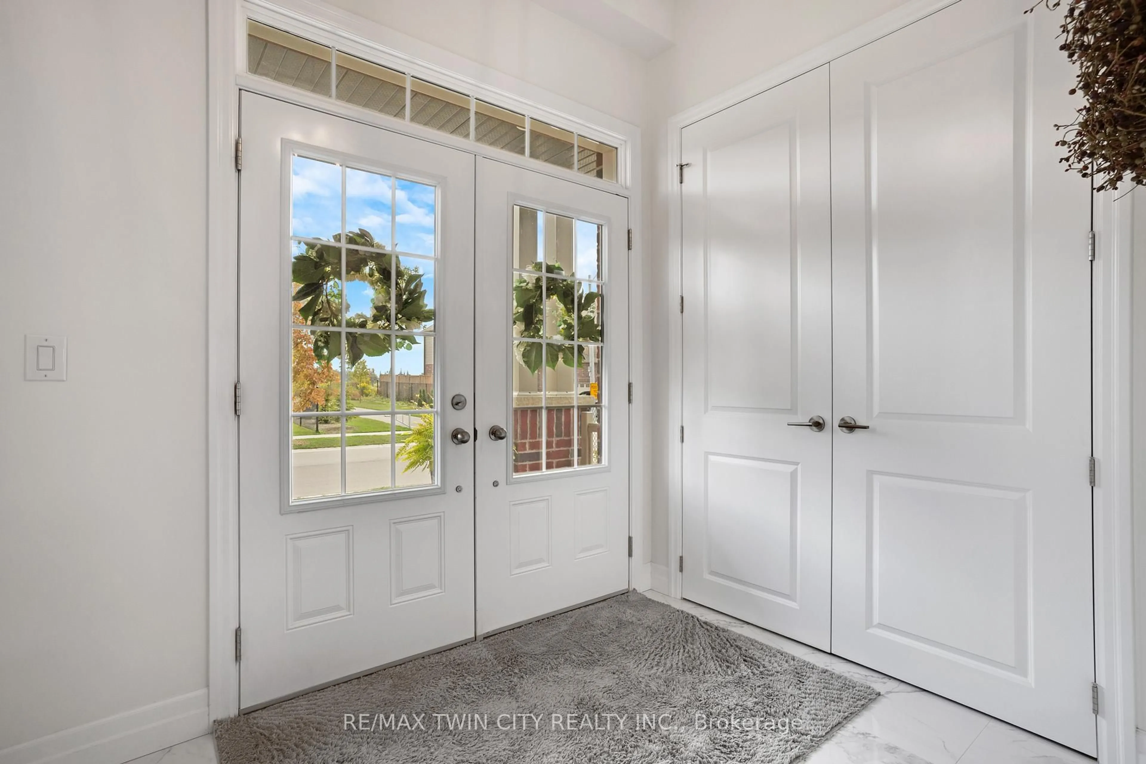 Indoor entryway for 26 Gourlay Farm Lane, North Dumfries Ontario N0B 1E0