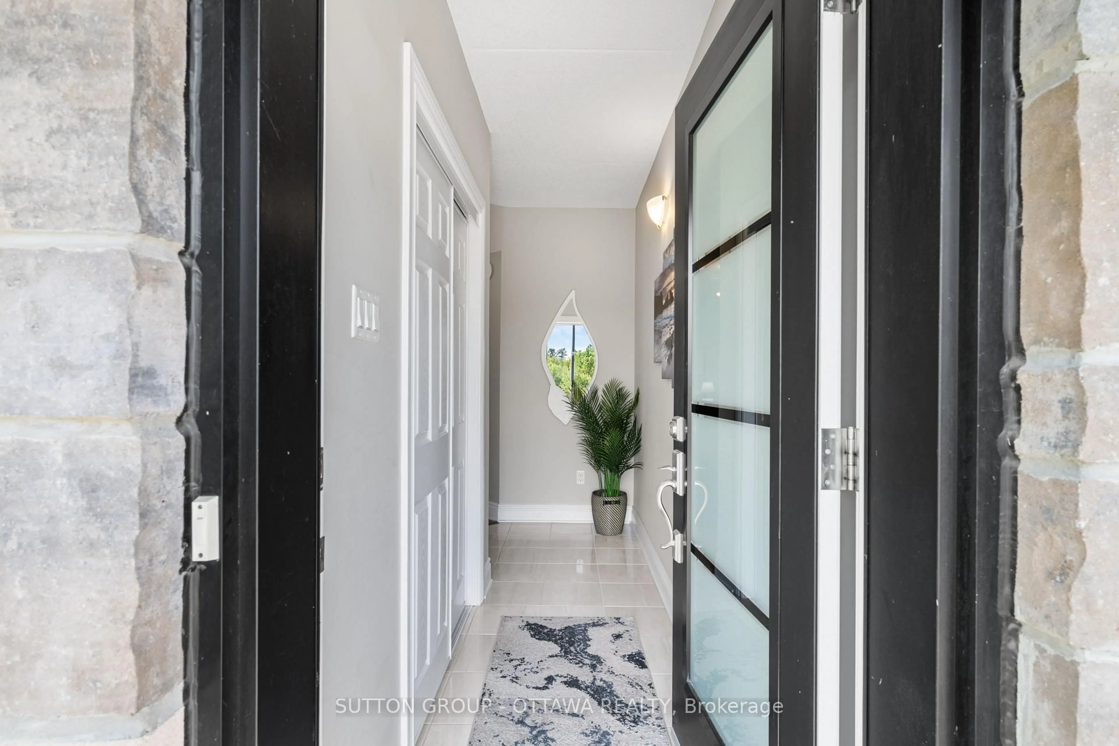 Indoor entryway for 302 Masters Lane #165, Clarence-Rockland Ontario K4K 0L3