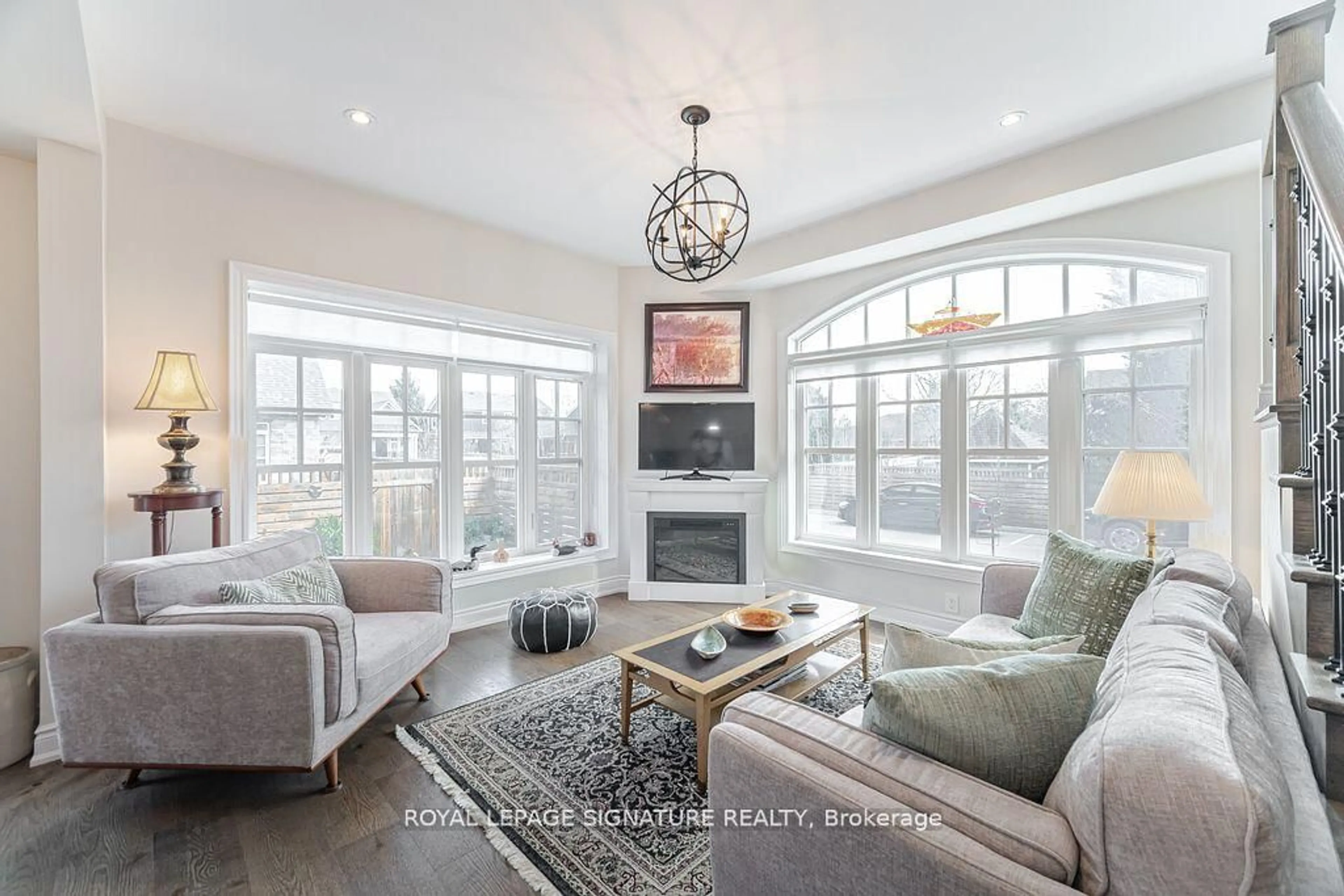 Living room with furniture, unknown for 47 Windsor Circ, Niagara-on-the-Lake Ontario L0S 1J0