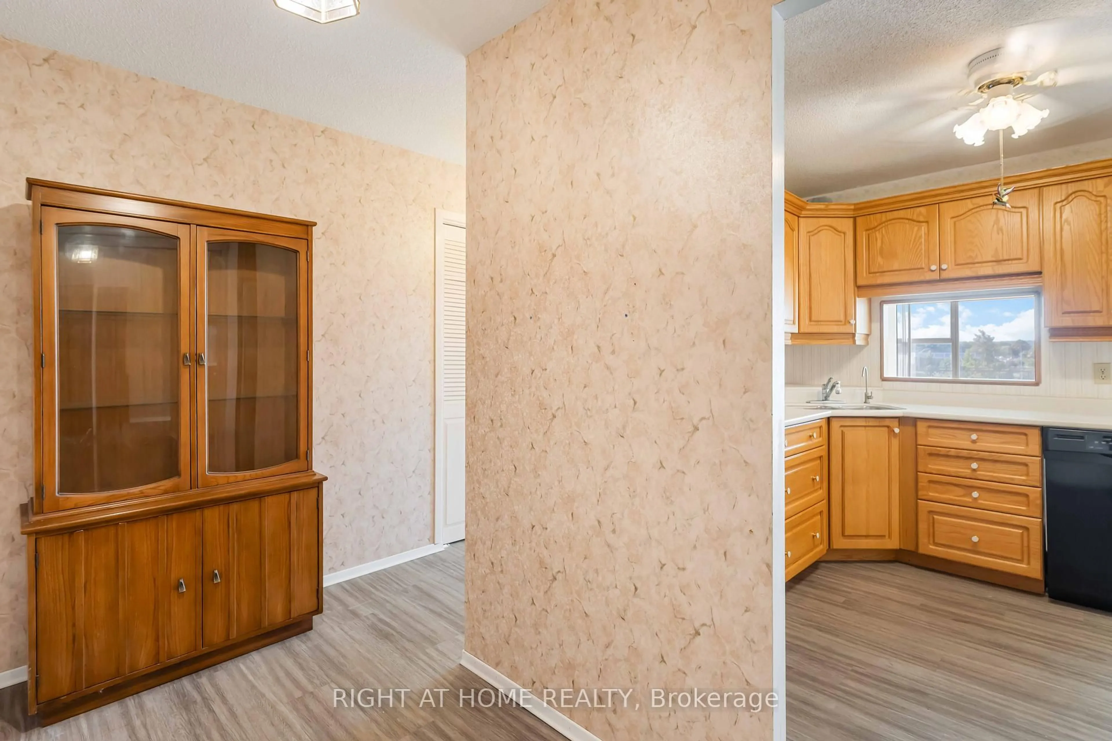 Unknown for 7 Gale Cres #204, St. Catharines Ontario L2R 7M8
