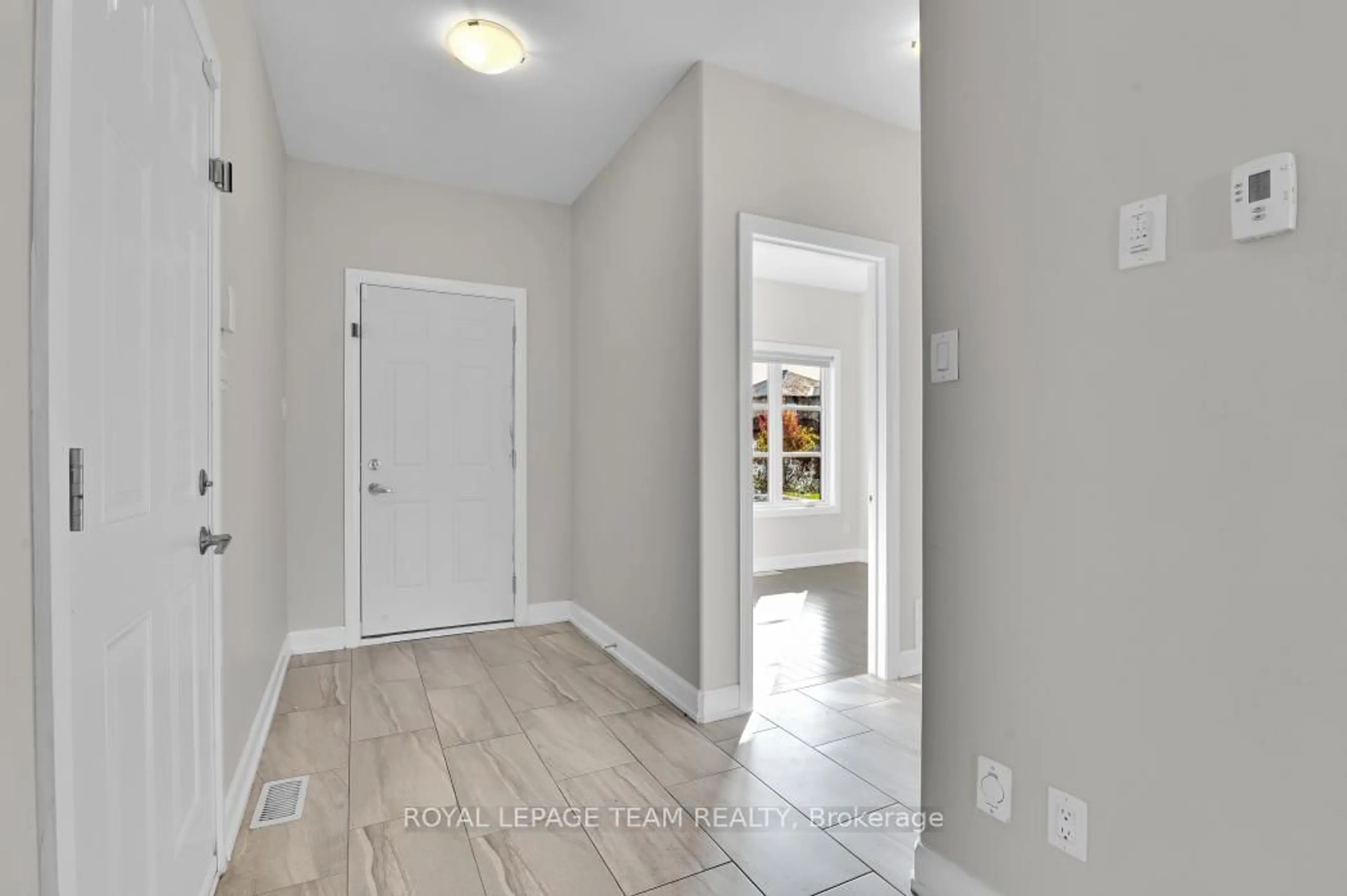 Indoor entryway for 69 Duncanville St, Russell Ontario K4R 0E9