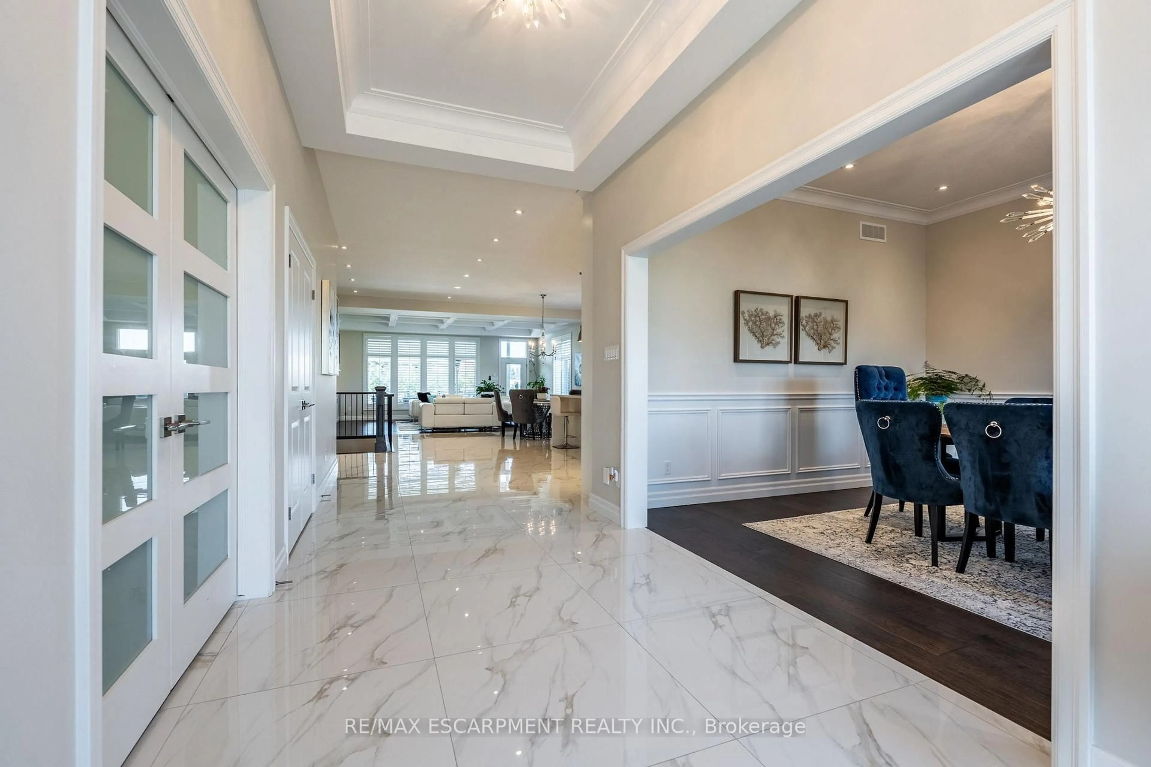 Indoor foyer for 10 Harper Blvd, Brantford Ontario N3T 0E1