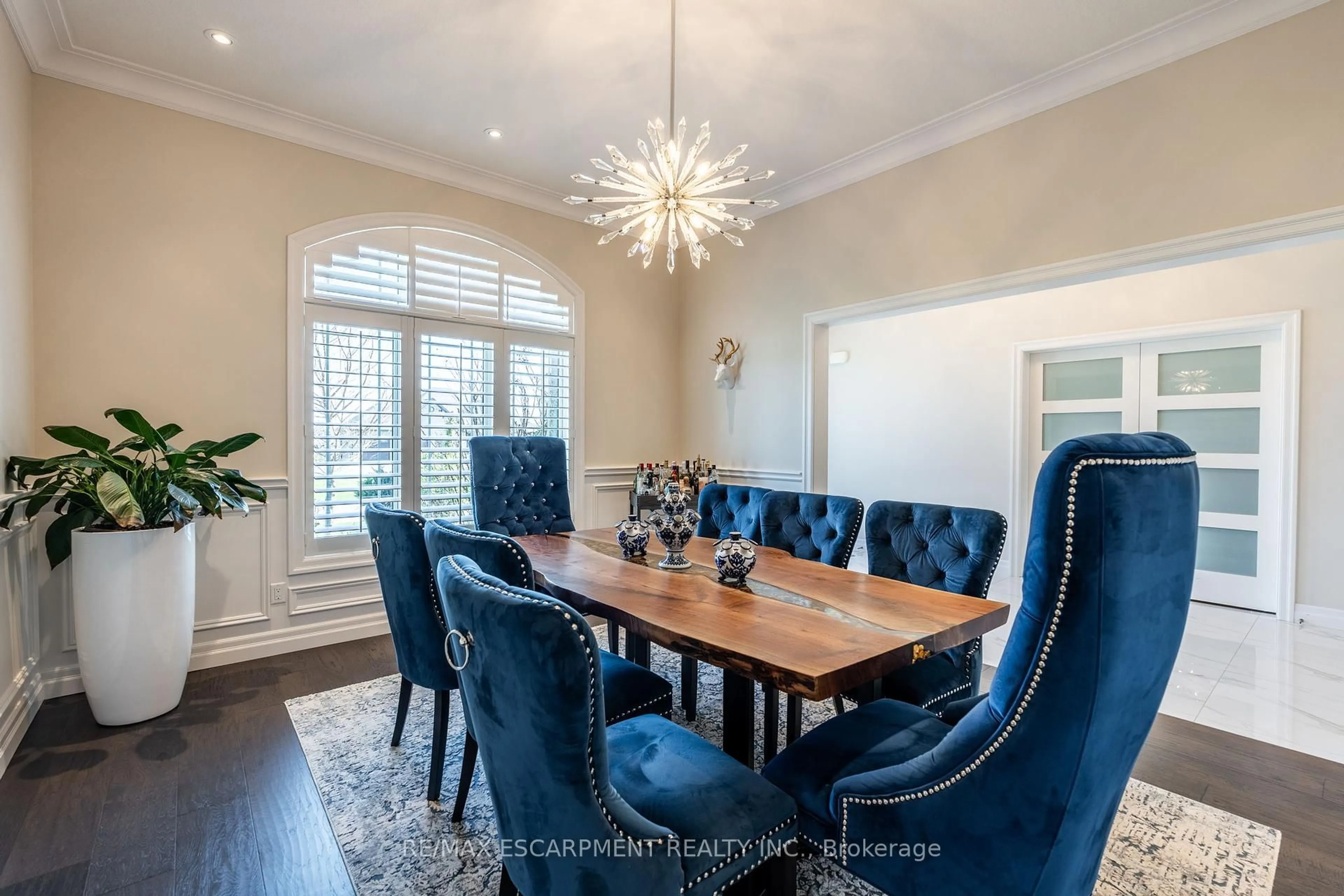 Dining room, wood/laminate floor for 10 Harper Blvd, Brantford Ontario N3T 0E1
