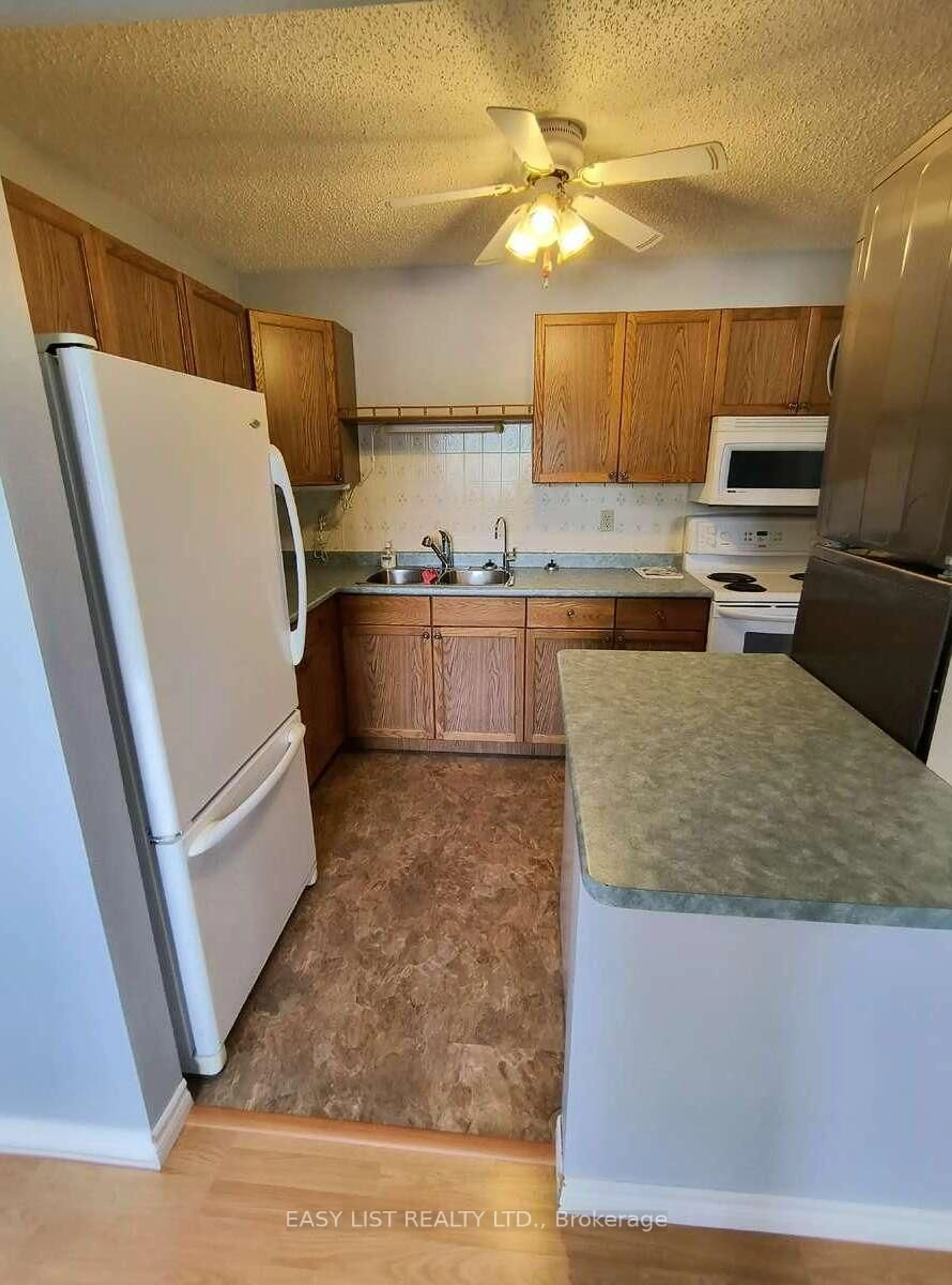 Standard kitchen, unknown for 303 Waterloo St #38, Saugeen Shores Ontario N0H 2C1