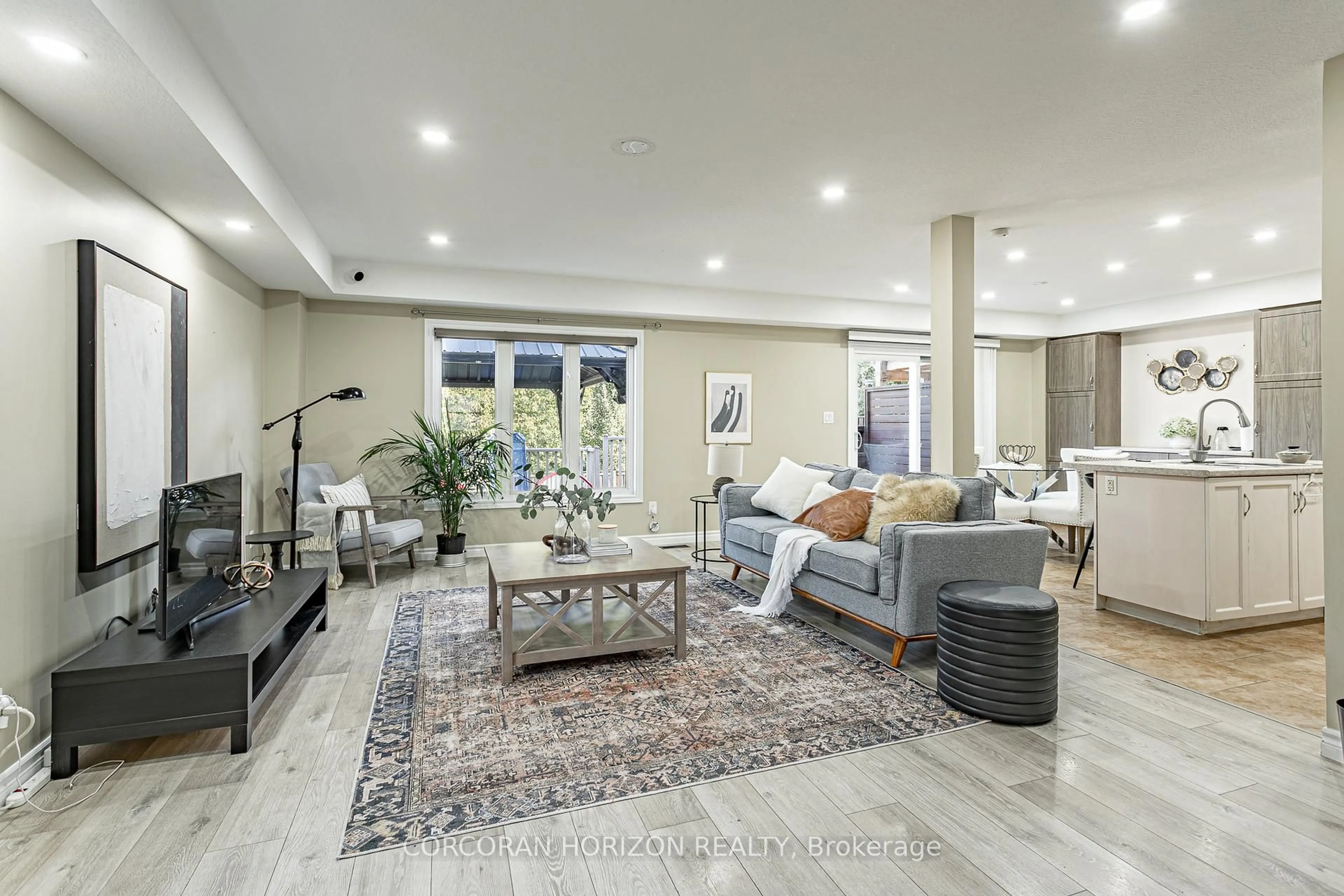 Living room with furniture, unknown for 13 Ridgewood Crt, Woodstock Ontario N4T 0E5