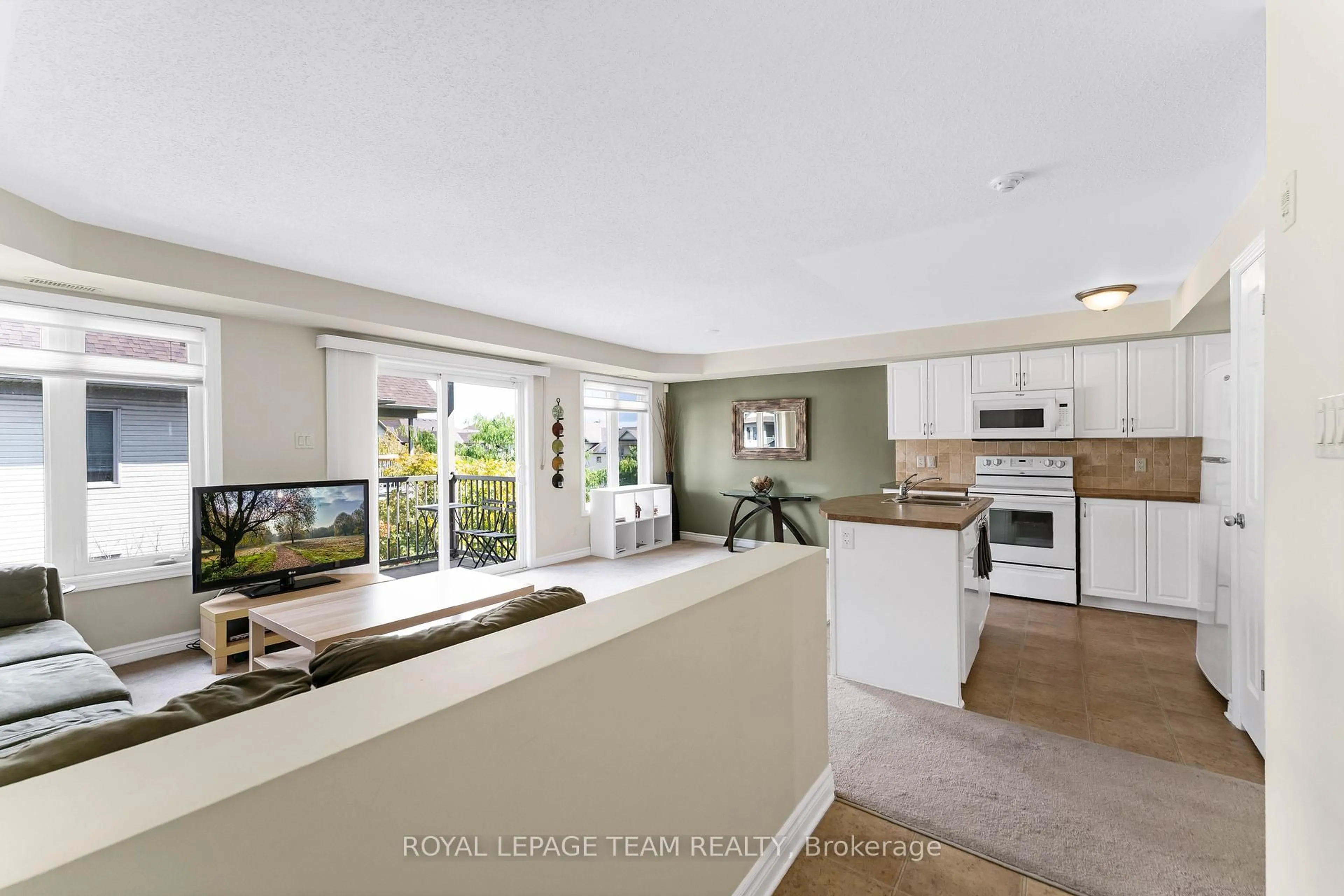 Open concept kitchen, ceramic/tile floor for 575 STONEFIELD Private #8, Ottawa Ontario K2G 4R5