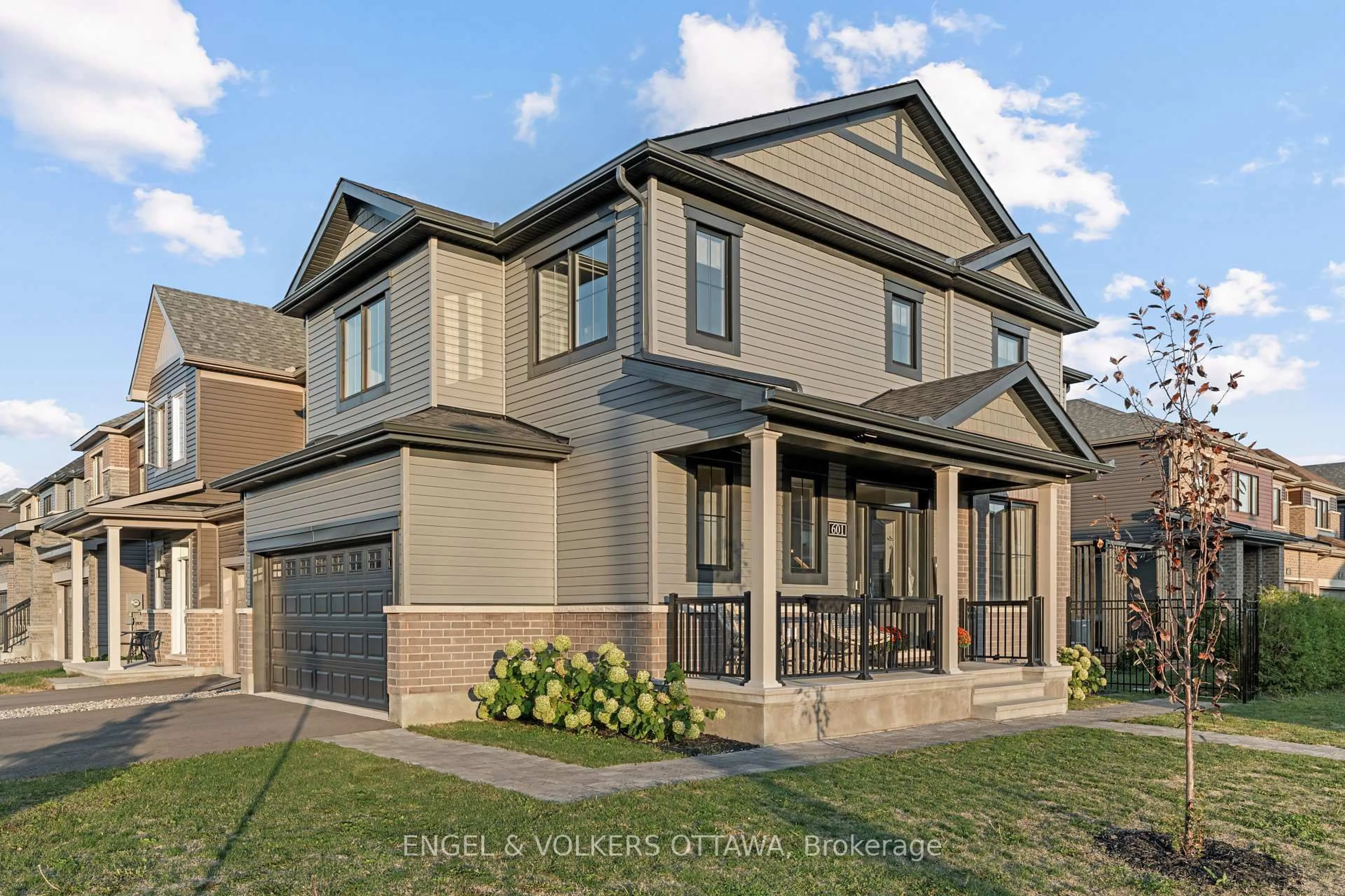 Home with vinyl exterior material, street for 601 Idyllic Terr, Ottawa Ontario K4A 5N9