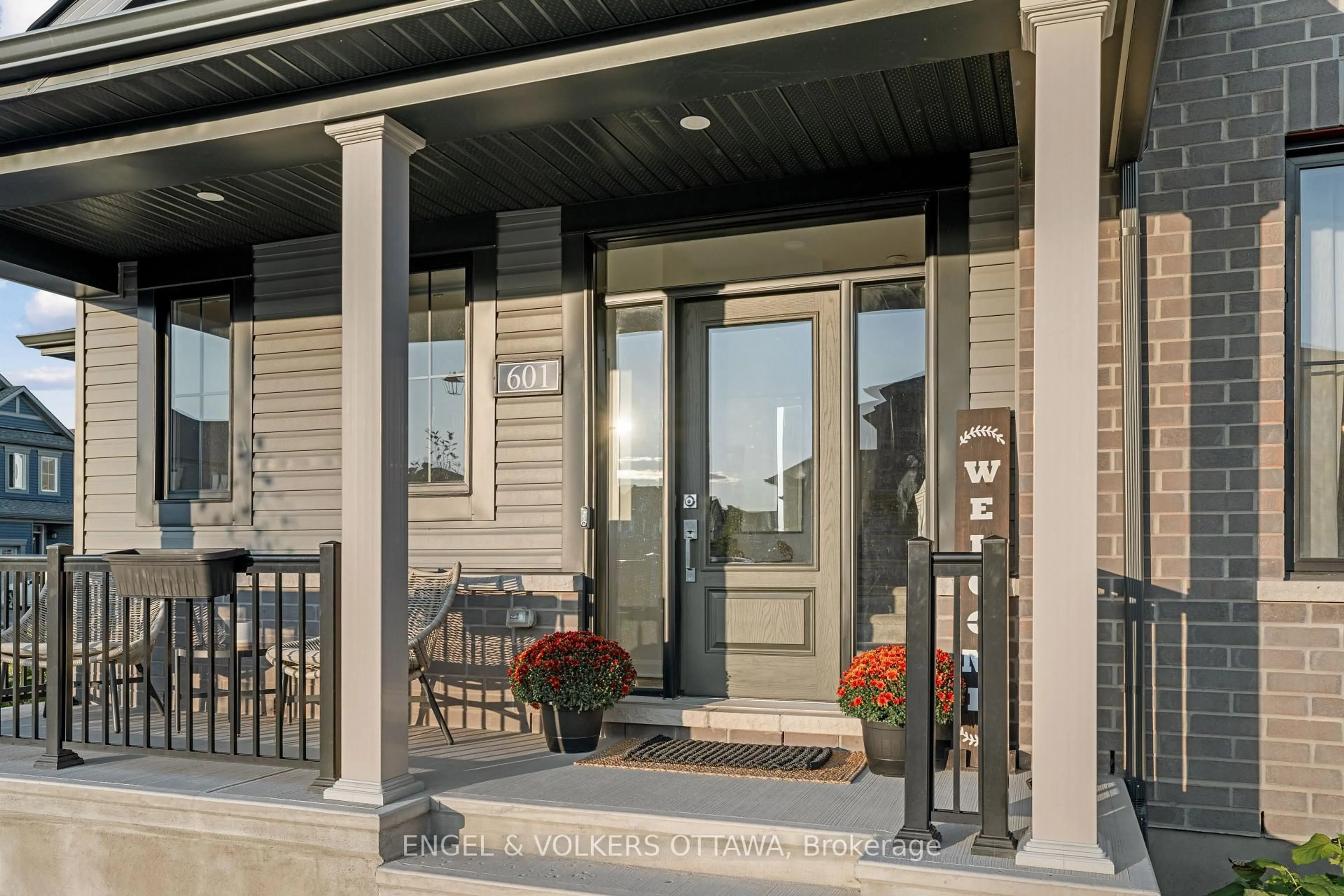 Indoor entryway for 601 Idyllic Terr, Ottawa Ontario K4A 5N9