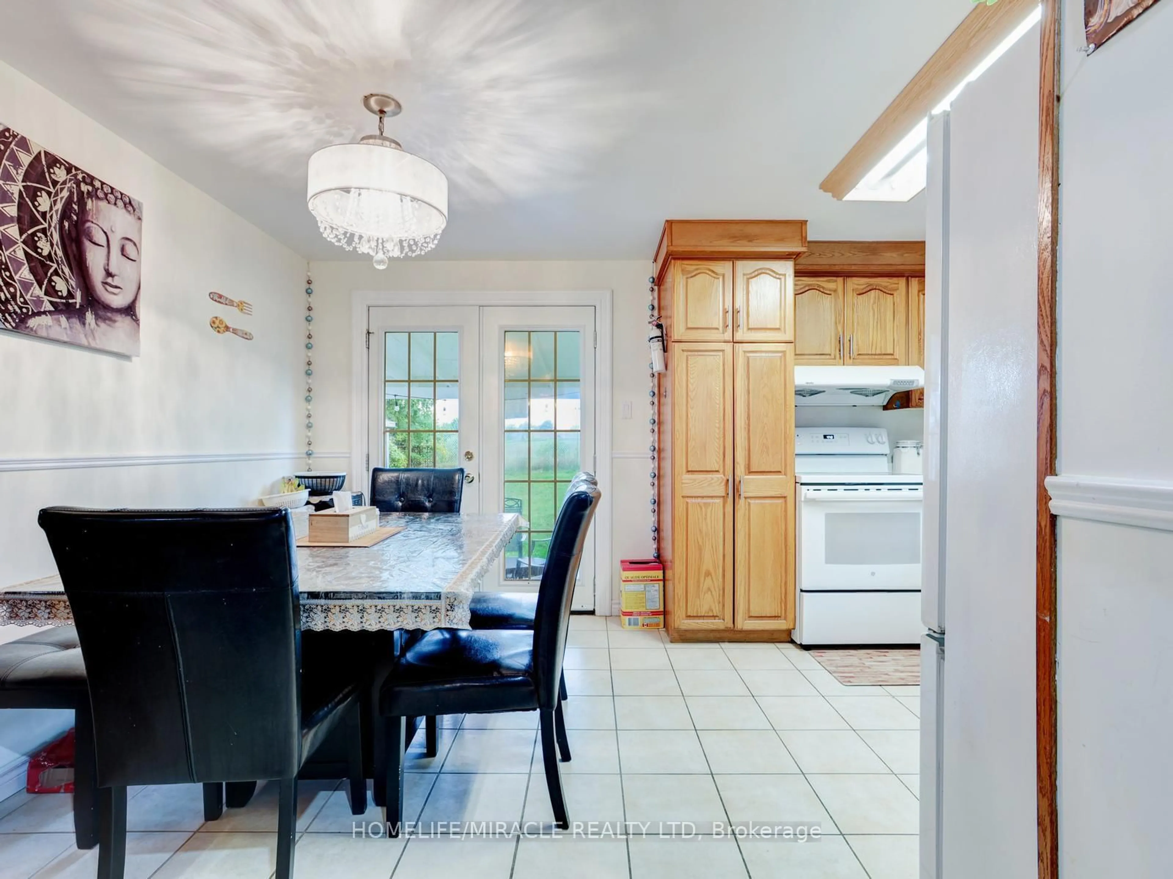 Dining room, ceramic/tile floor for 128 Macatee Pl, Cambridge Ontario N1R 6Z8
