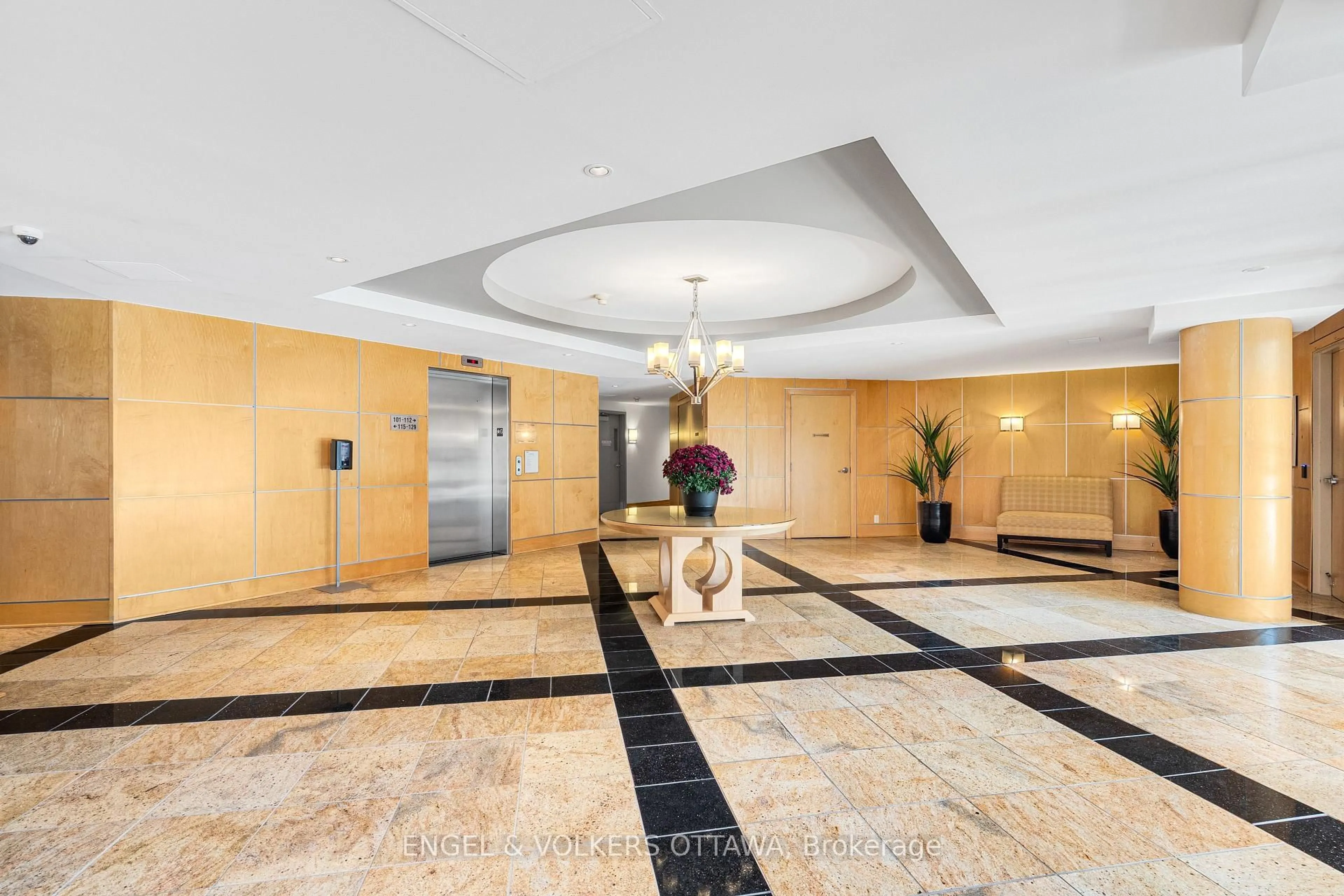 Lobby for 205 Bolton St #206, Ottawa Ontario K1N 1K7