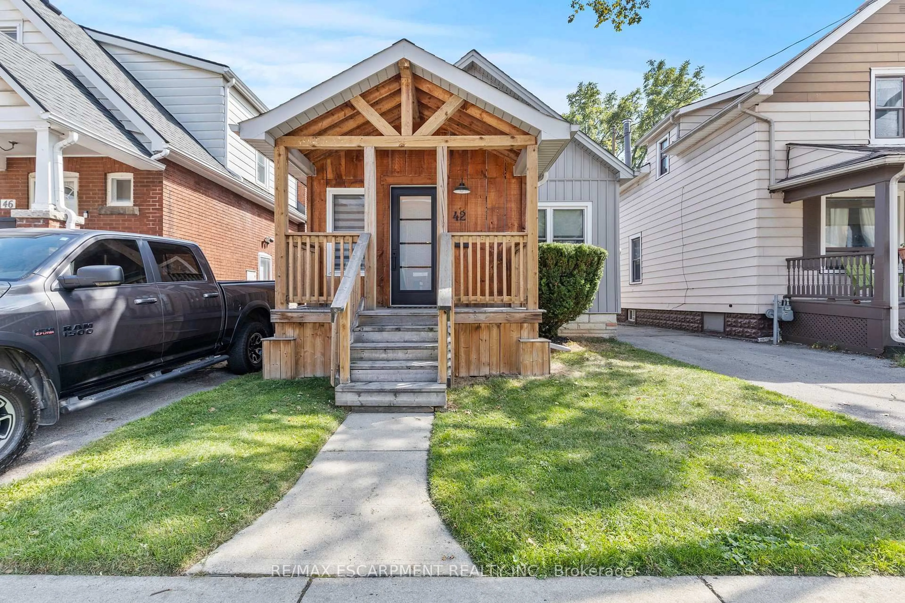Home with vinyl exterior material, street for 42 Garside Ave, Hamilton Ontario L8H 4W2