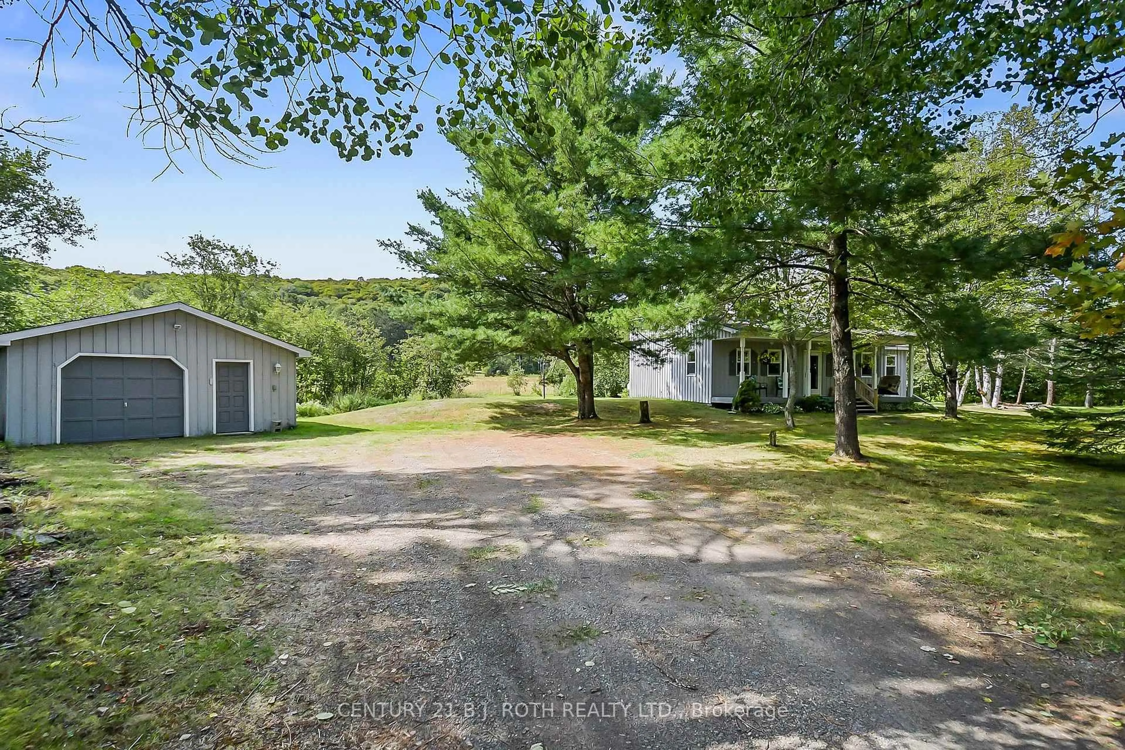 A pic from outside/outdoor area/front of a property/back of a property/a pic from drone, unknown for 1048 Old North Rd, Huntsville Ontario P1H 2J4