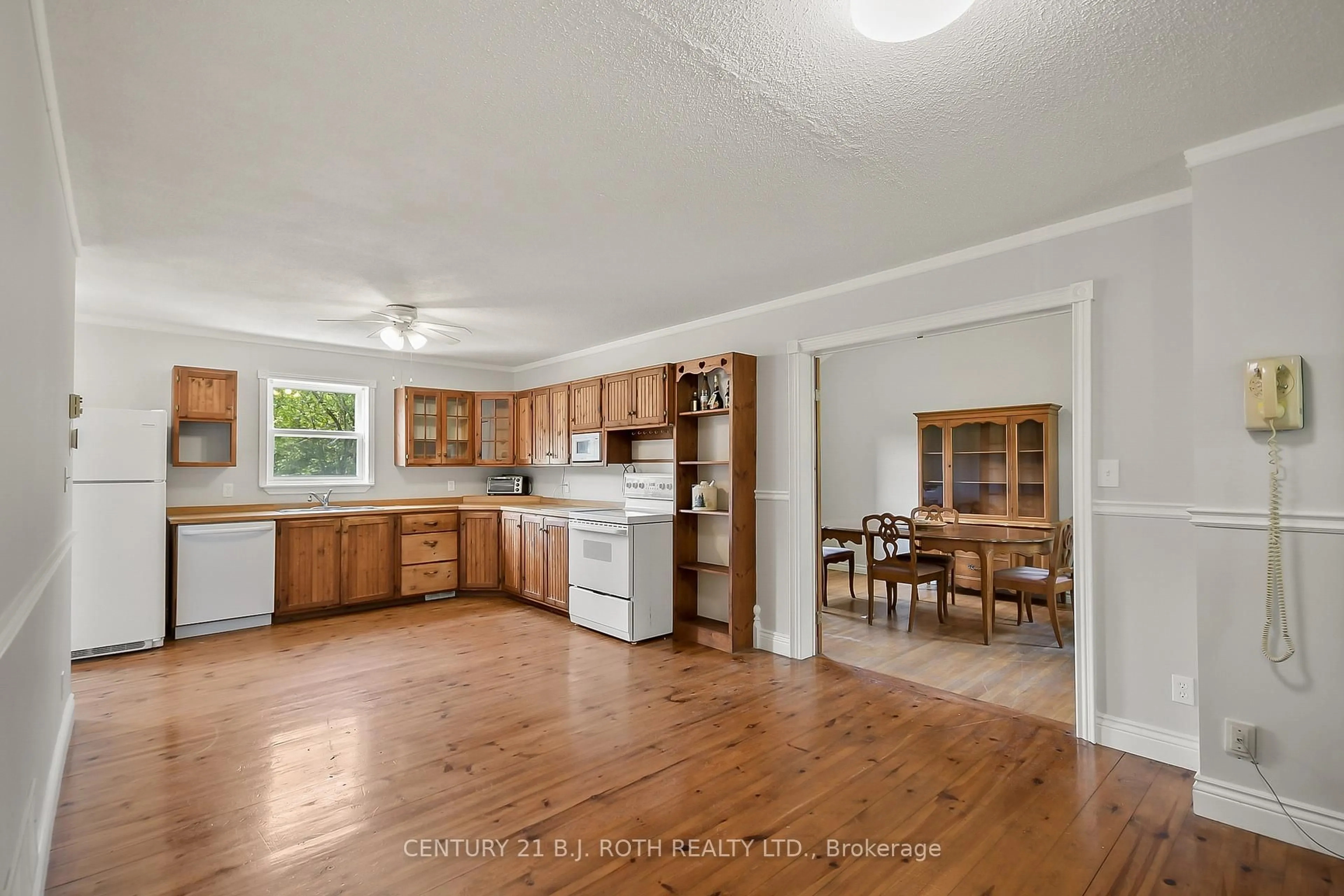 Open concept kitchen, unknown for 1048 Old North Rd, Huntsville Ontario P1H 2J4