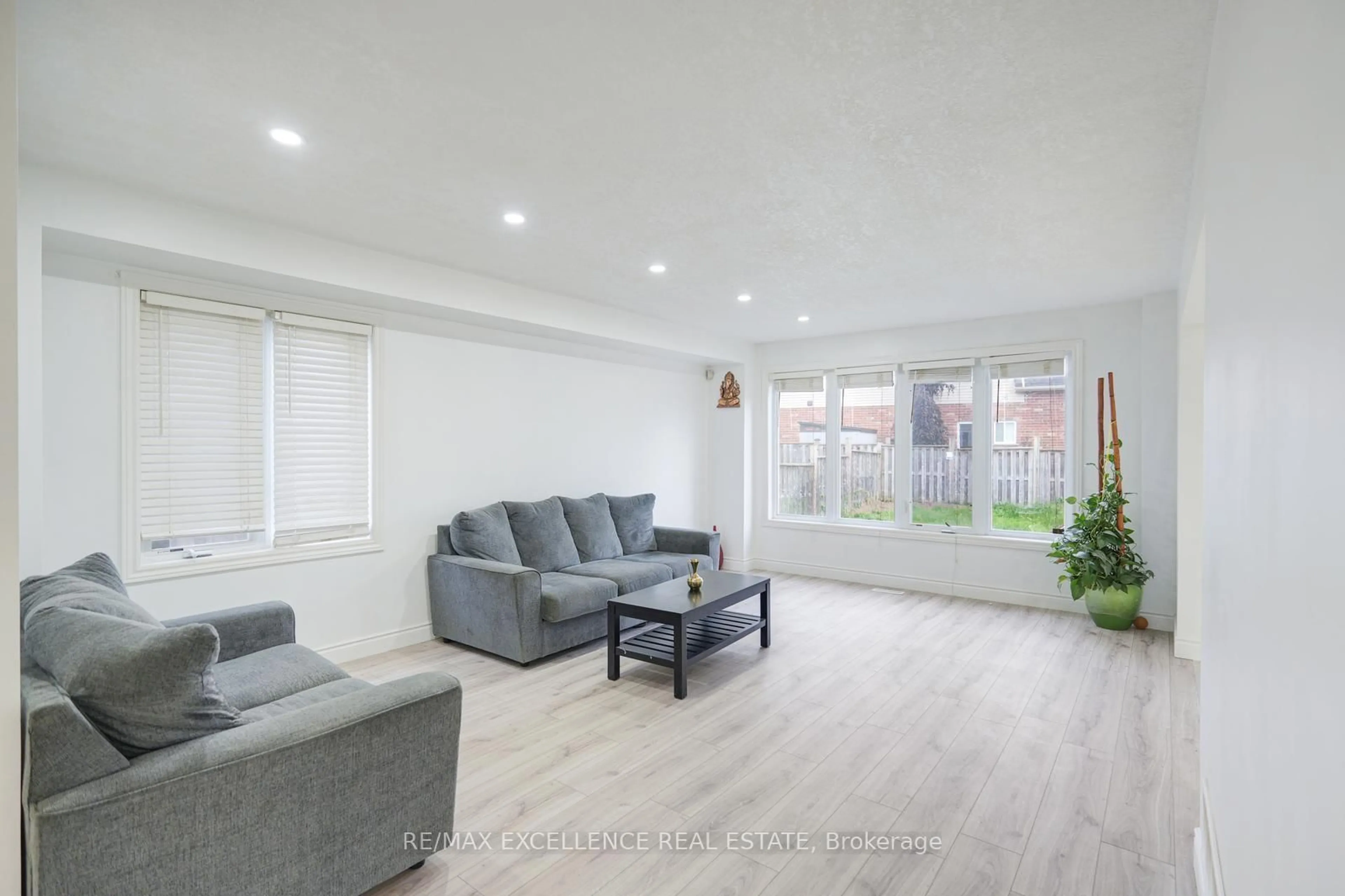 Living room with furniture, wood/laminate floor for 1860 Devos Dr, London North Ontario N5X 0G2