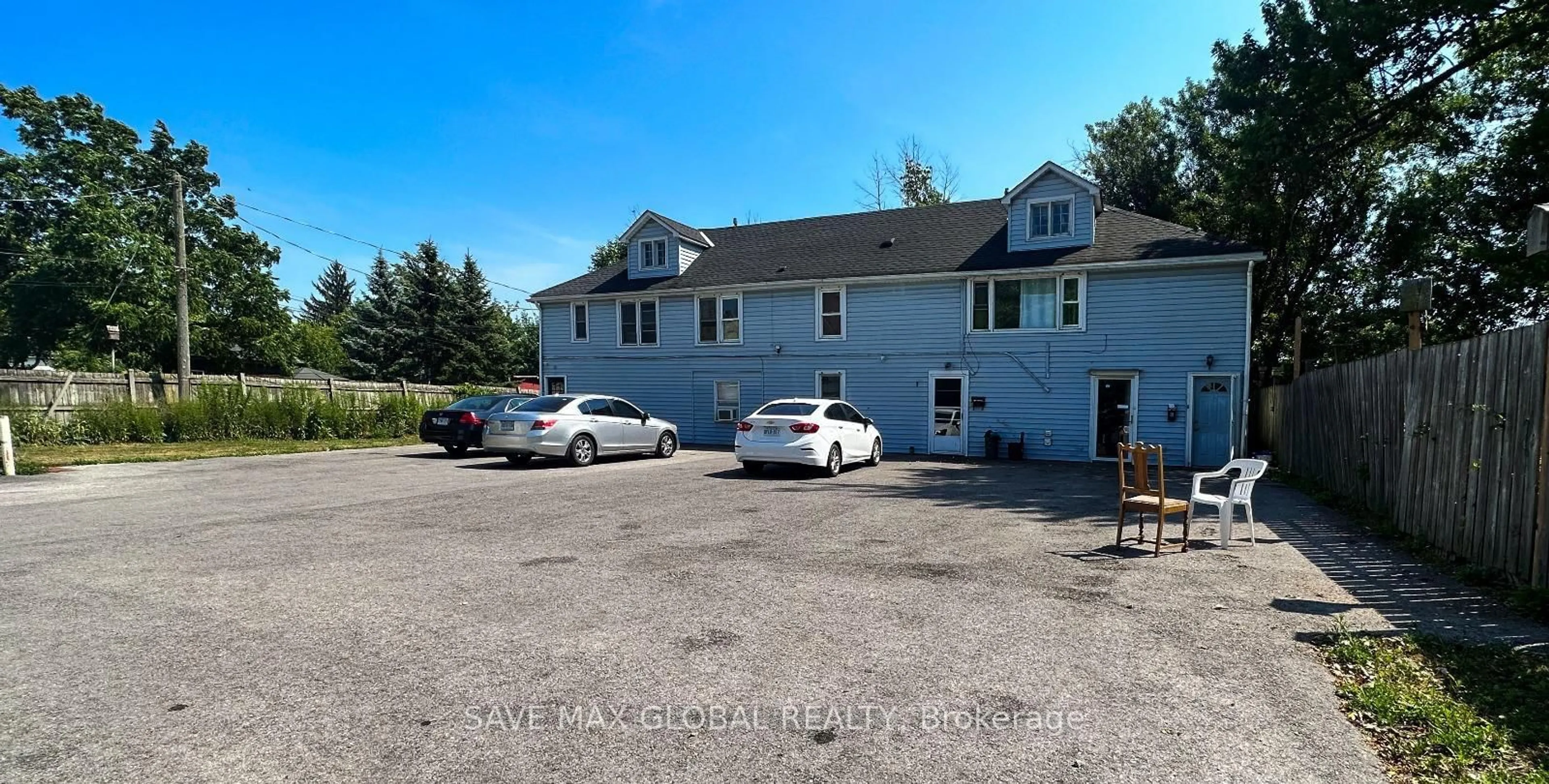 A pic from outside/outdoor area/front of a property/back of a property/a pic from drone, building for 258 Henrietta St, Fort Erie Ontario L2A 2K7