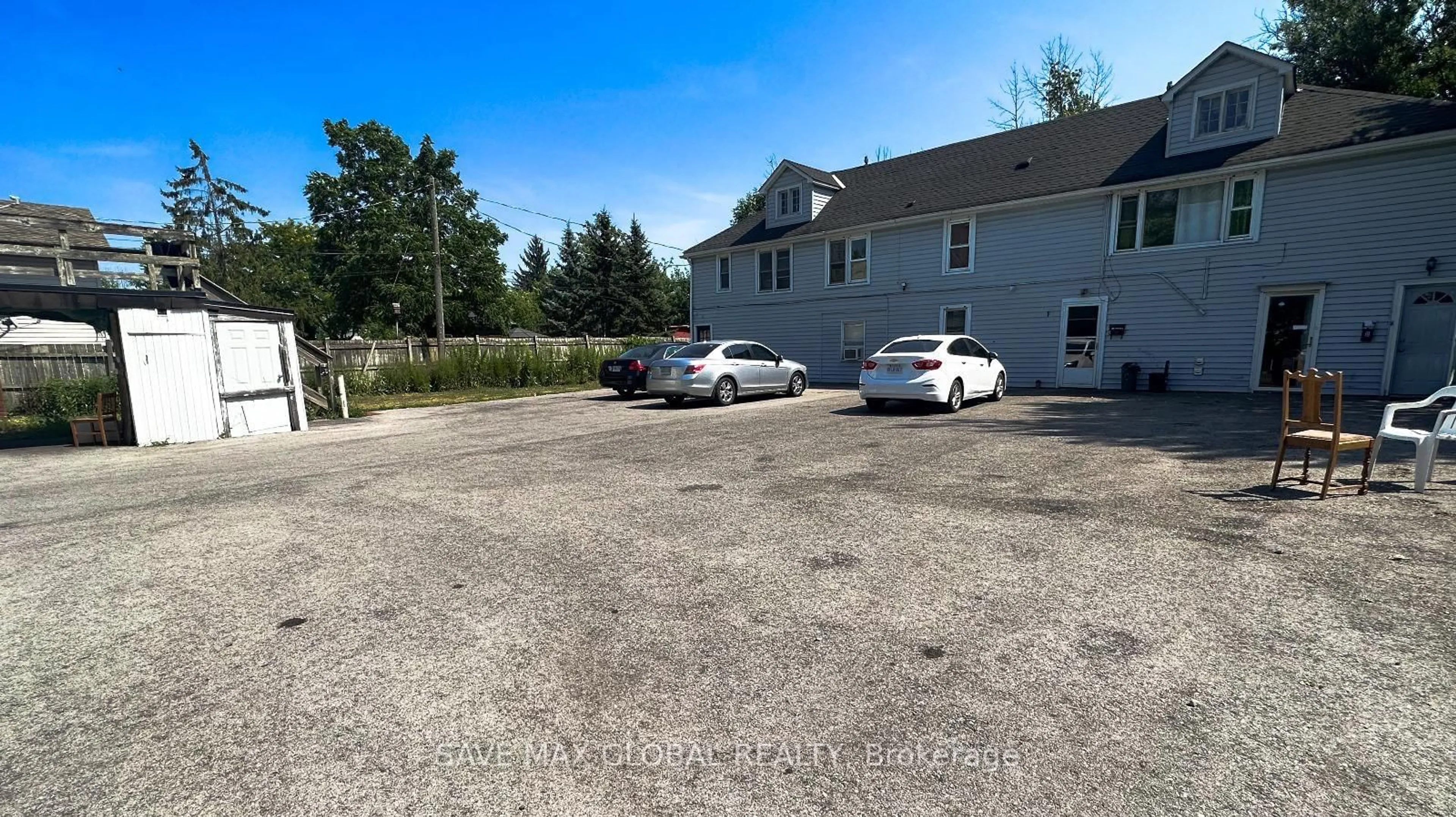 A pic from outside/outdoor area/front of a property/back of a property/a pic from drone, building for 258 Henrietta St, Fort Erie Ontario L2A 2K7