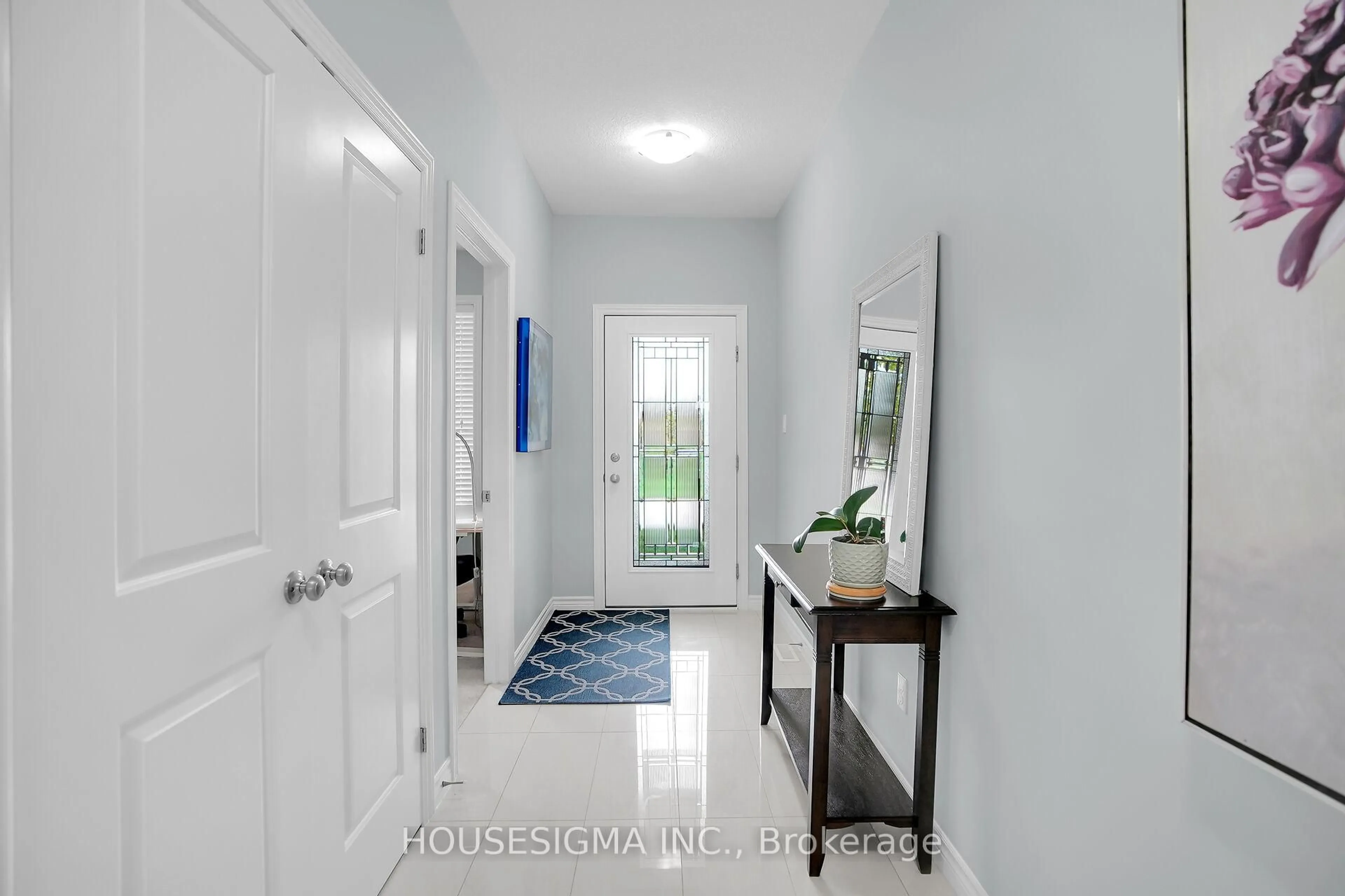Indoor entryway for 2250 Buroak Dr #123, London North Ontario N6G 0N7