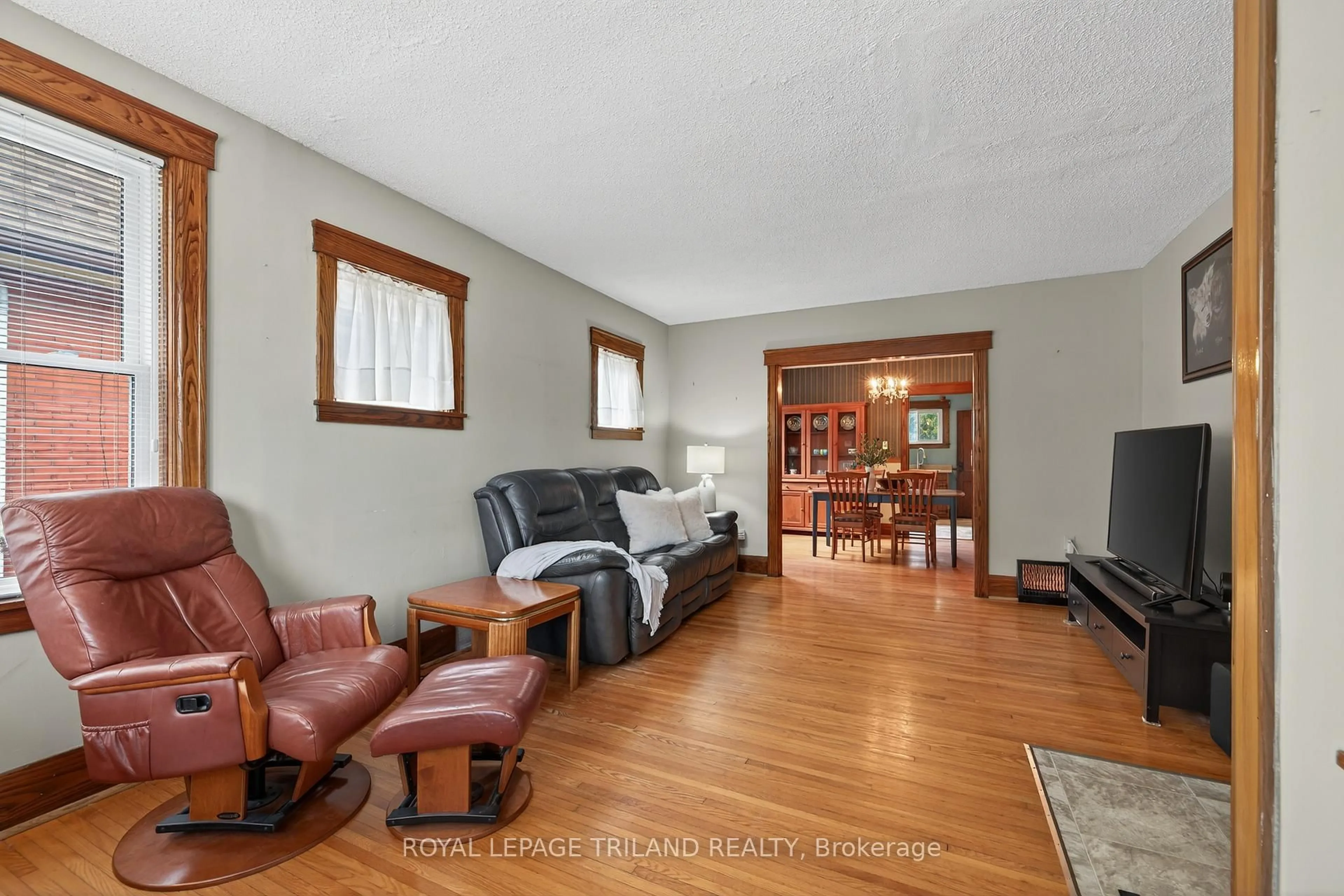 Living room with furniture, unknown for 137 Redan St, St. Thomas Ontario N5P 1V6