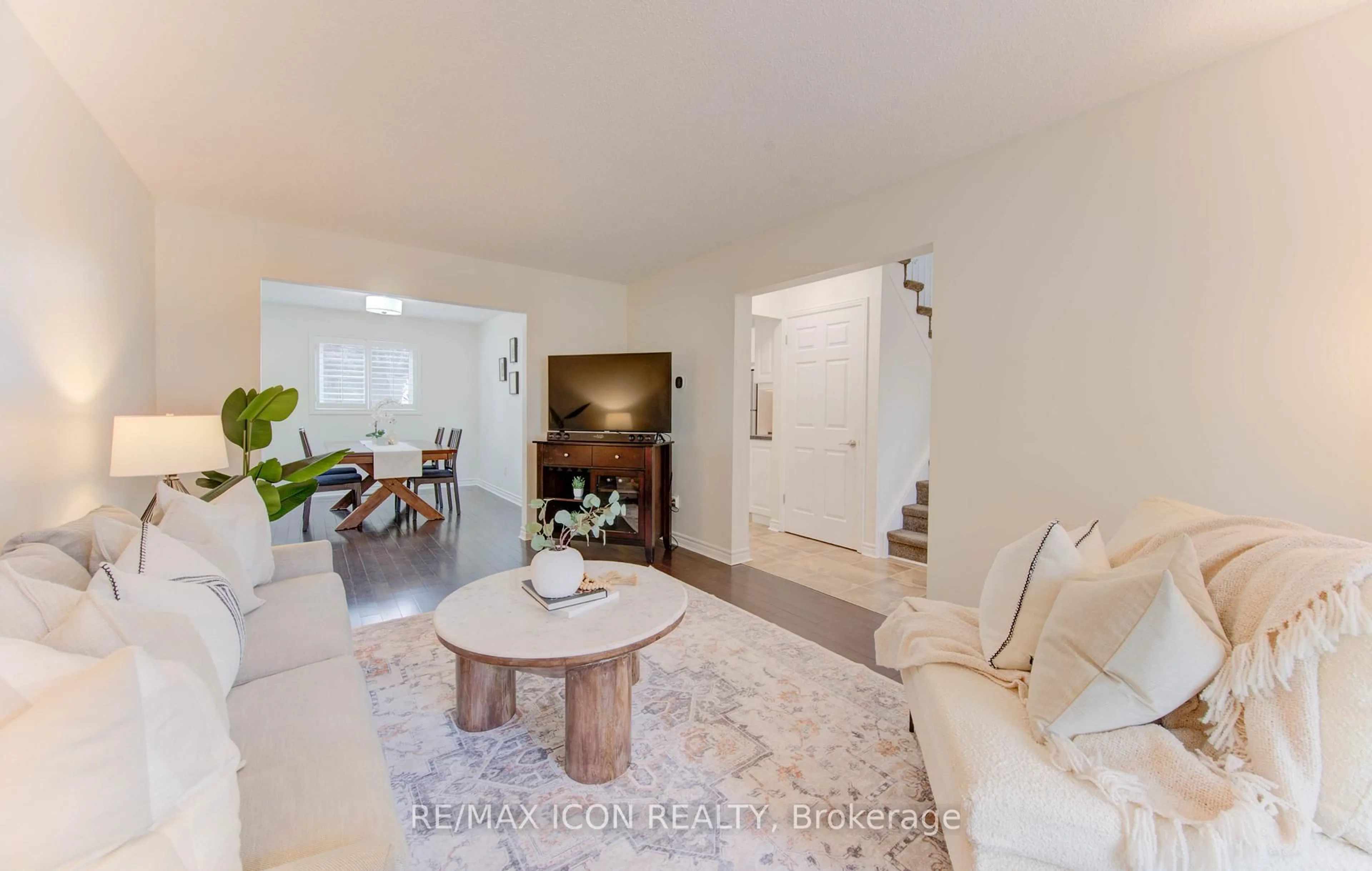 Living room with furniture, unknown for 43 Winding Way, Kitchener Ontario N2N 1M4