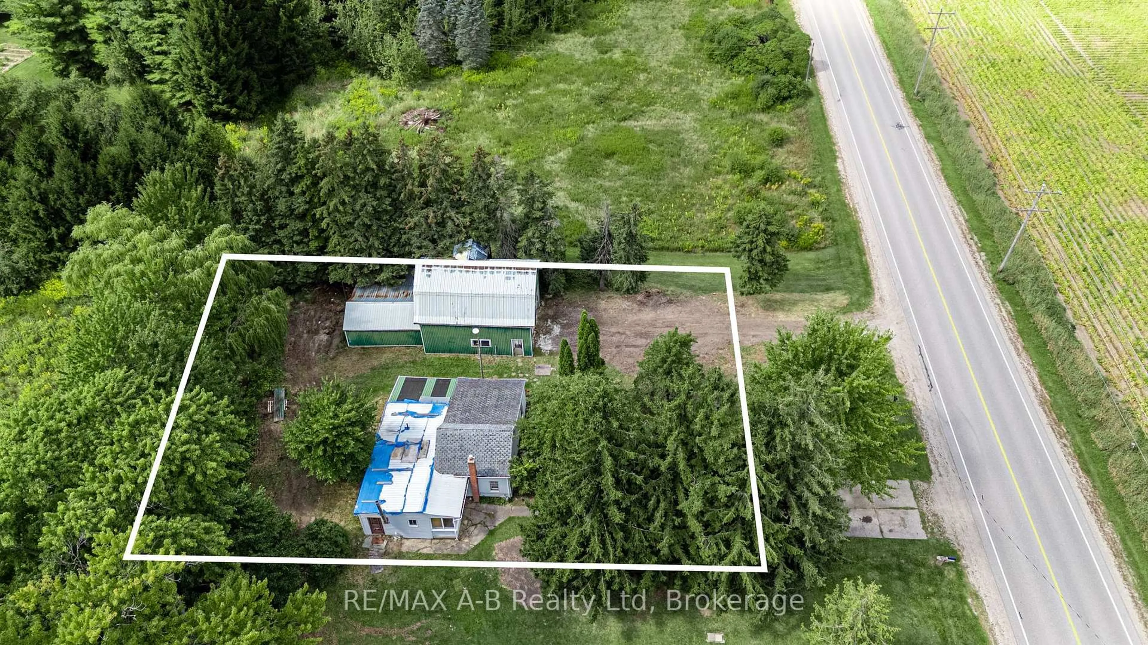 A pic from outside/outdoor area/front of a property/back of a property/a pic from drone, building for 4241 Perth Line 36 Line, Stratford Ontario N5A 6S6