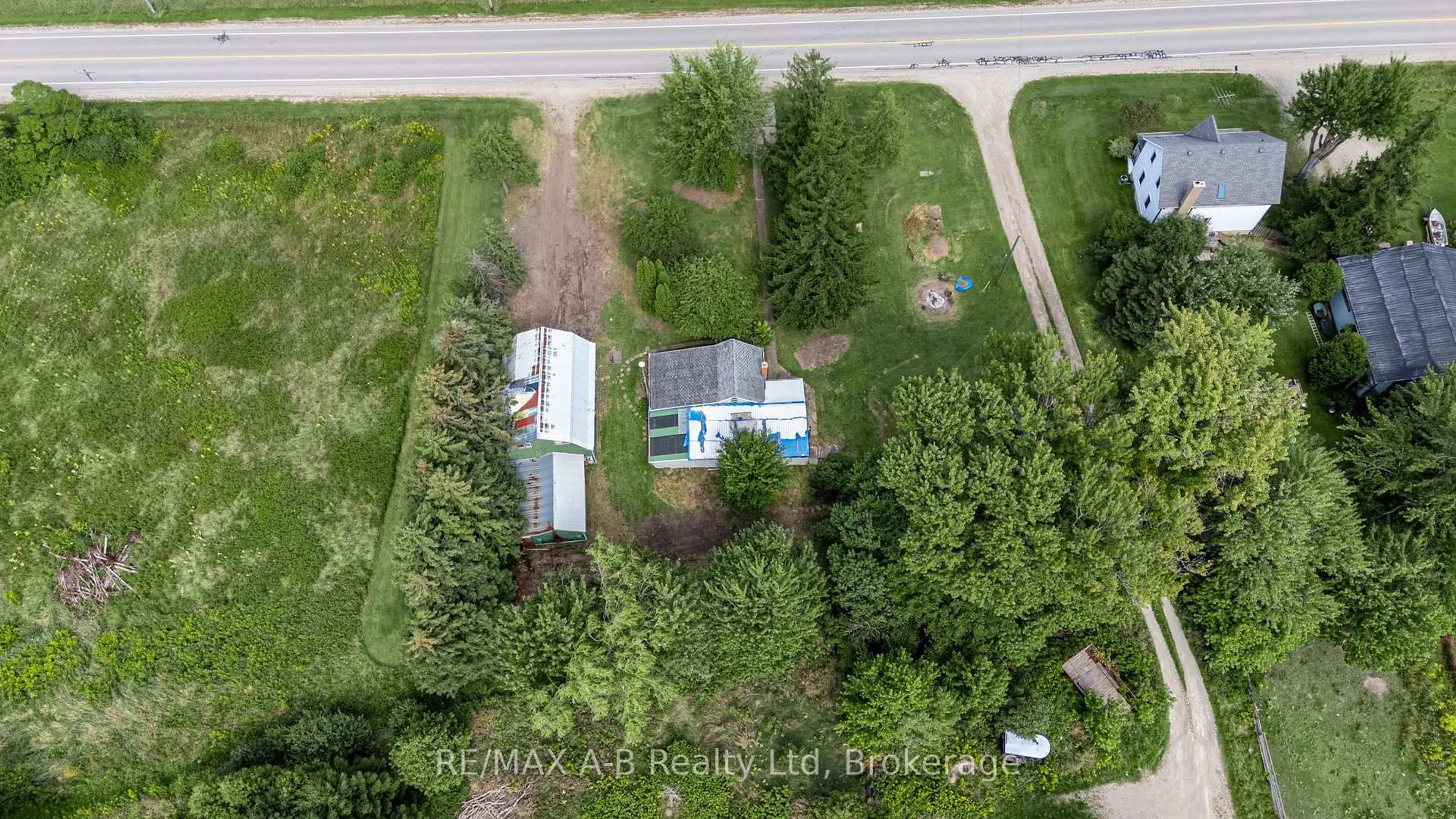 A pic from outside/outdoor area/front of a property/back of a property/a pic from drone, street for 4241 Perth Line 36 Line, Stratford Ontario N5A 6S6