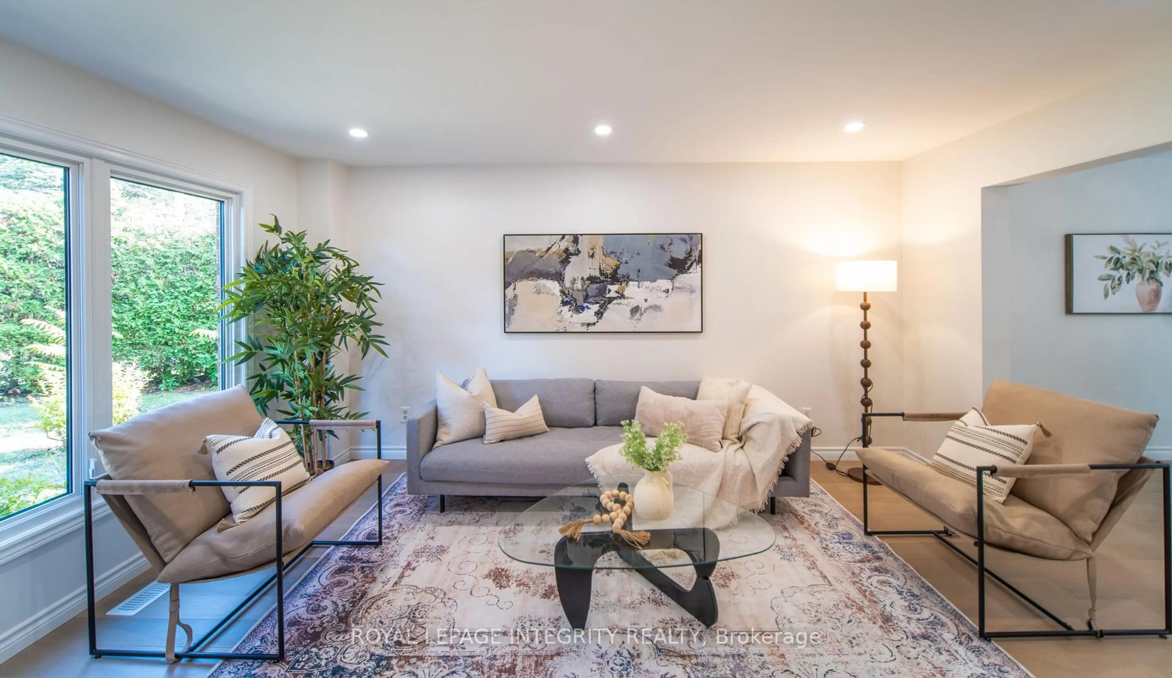Living room with furniture, unknown for 17 MCCLURE Cres, Kanata Ontario K2L 2H1