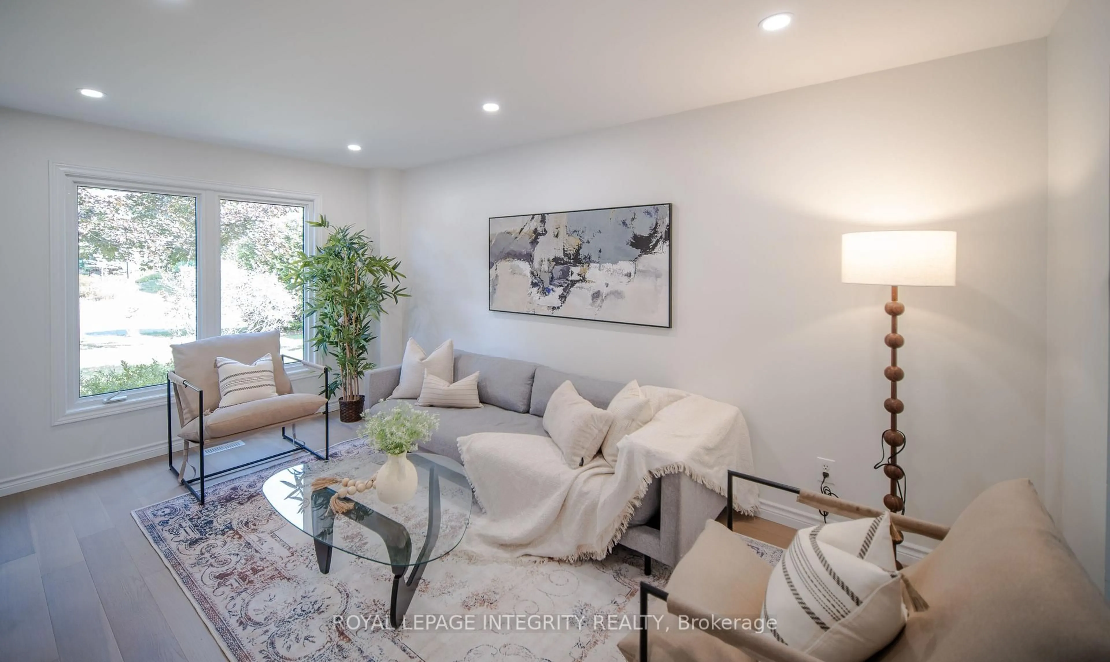 Living room with furniture, unknown for 17 MCCLURE Cres, Kanata Ontario K2L 2H1