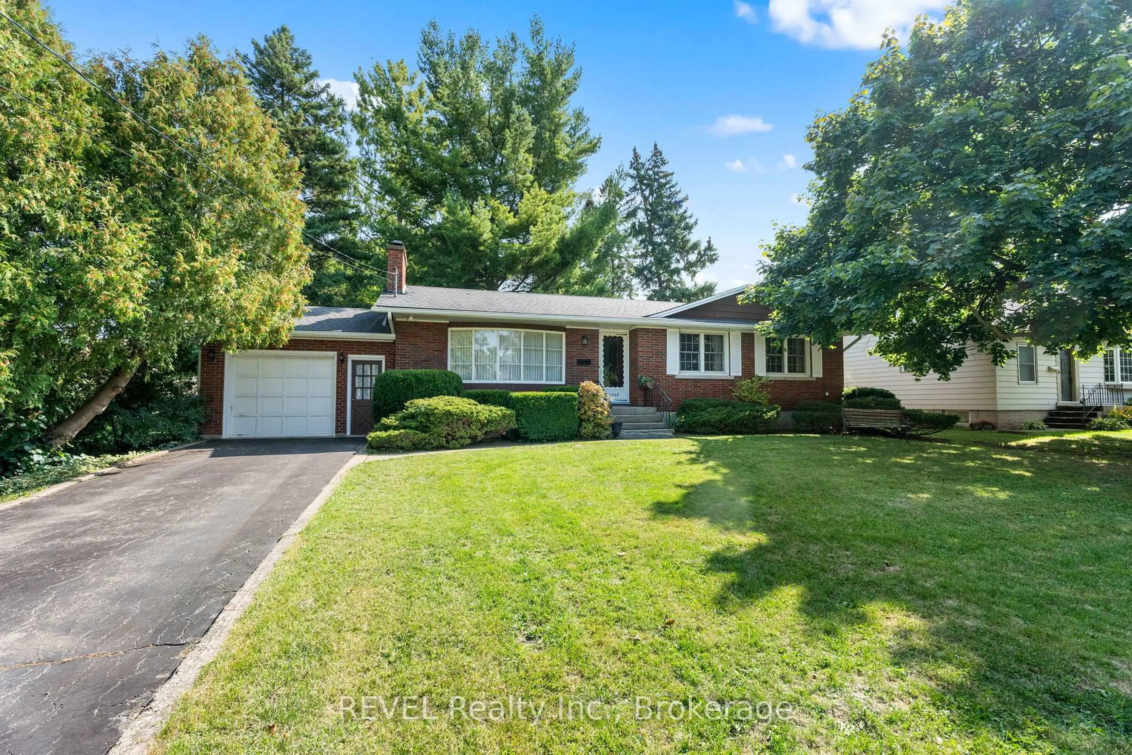 Home with brick exterior material, street for 5548 Hodgson Ave, Niagara Falls Ontario L2H 1N4