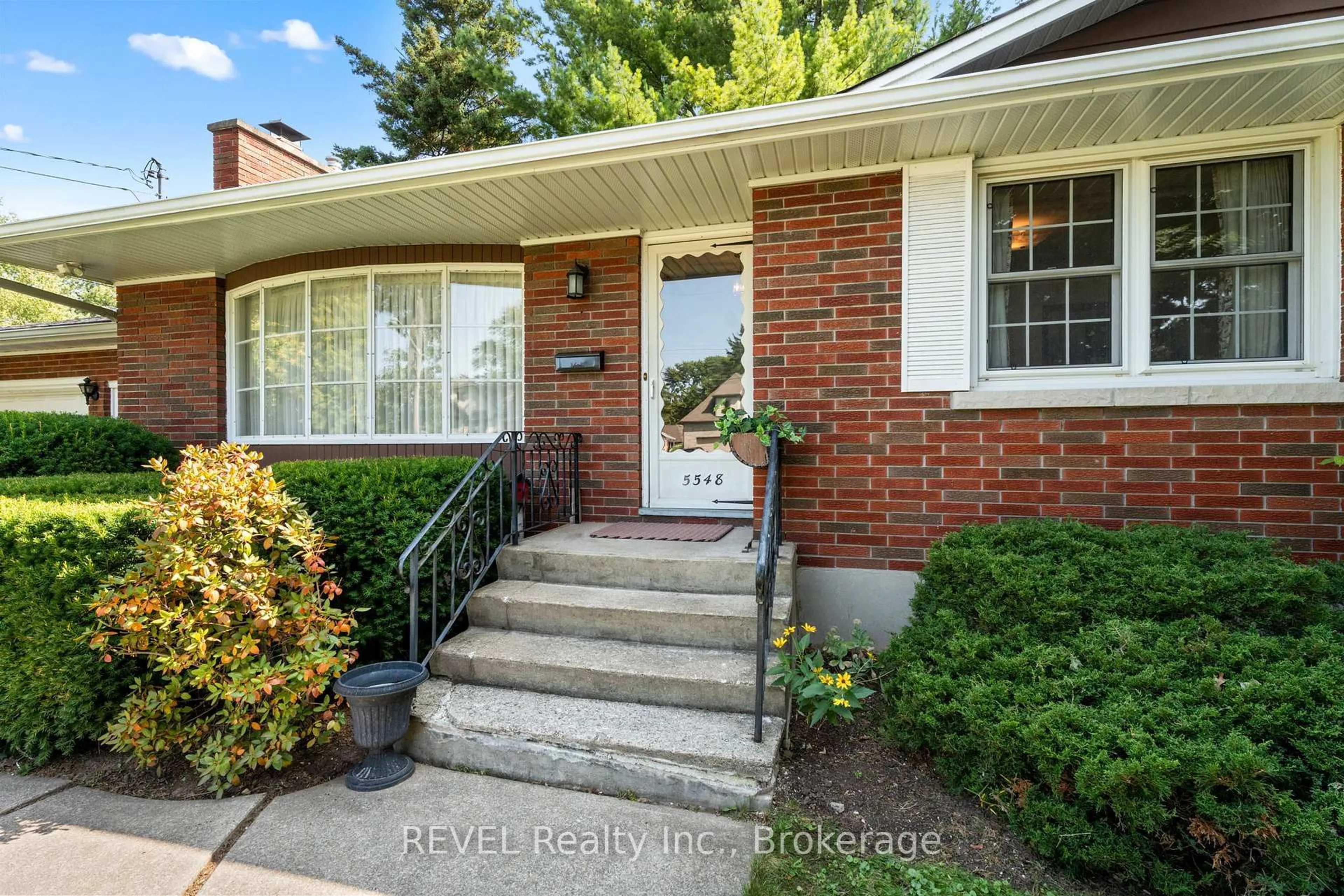 Home with brick exterior material, street for 5548 Hodgson Ave, Niagara Falls Ontario L2H 1N4