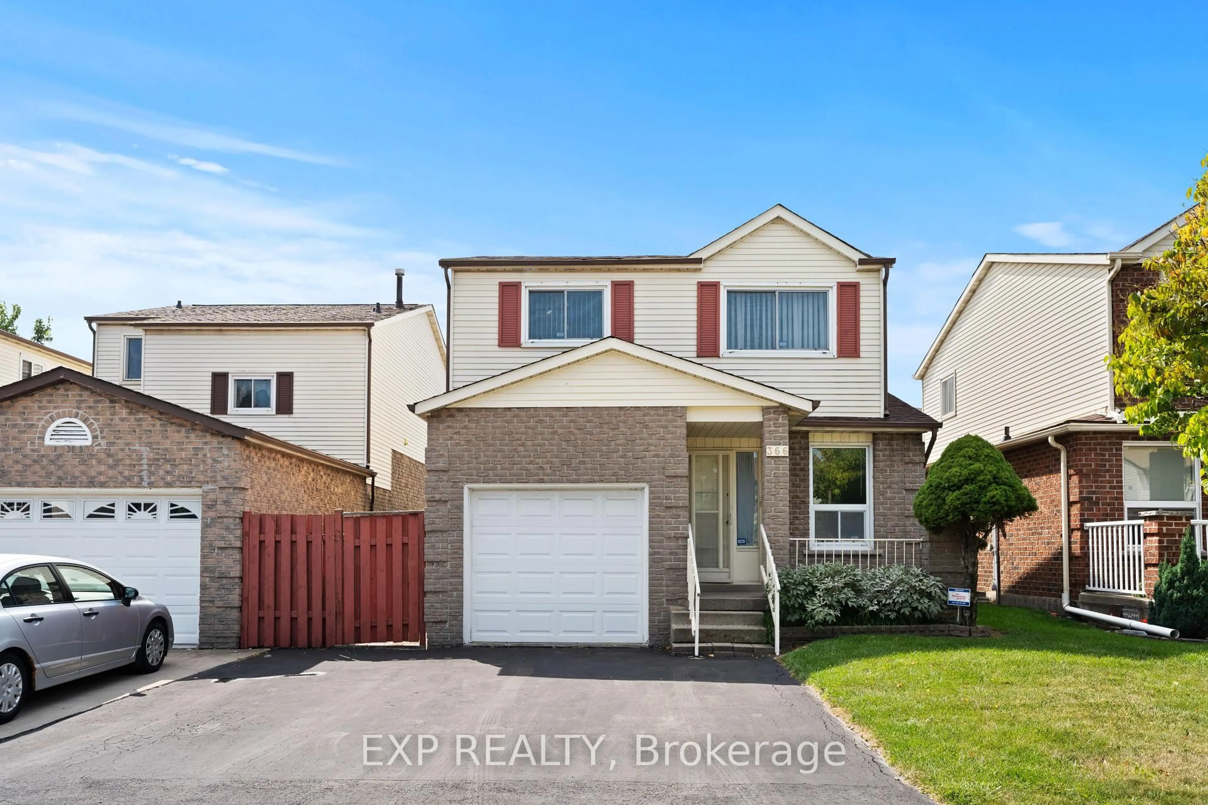 Home with vinyl exterior material, street for 366 Franklin Rd, Hamilton Ontario L8V 4T5