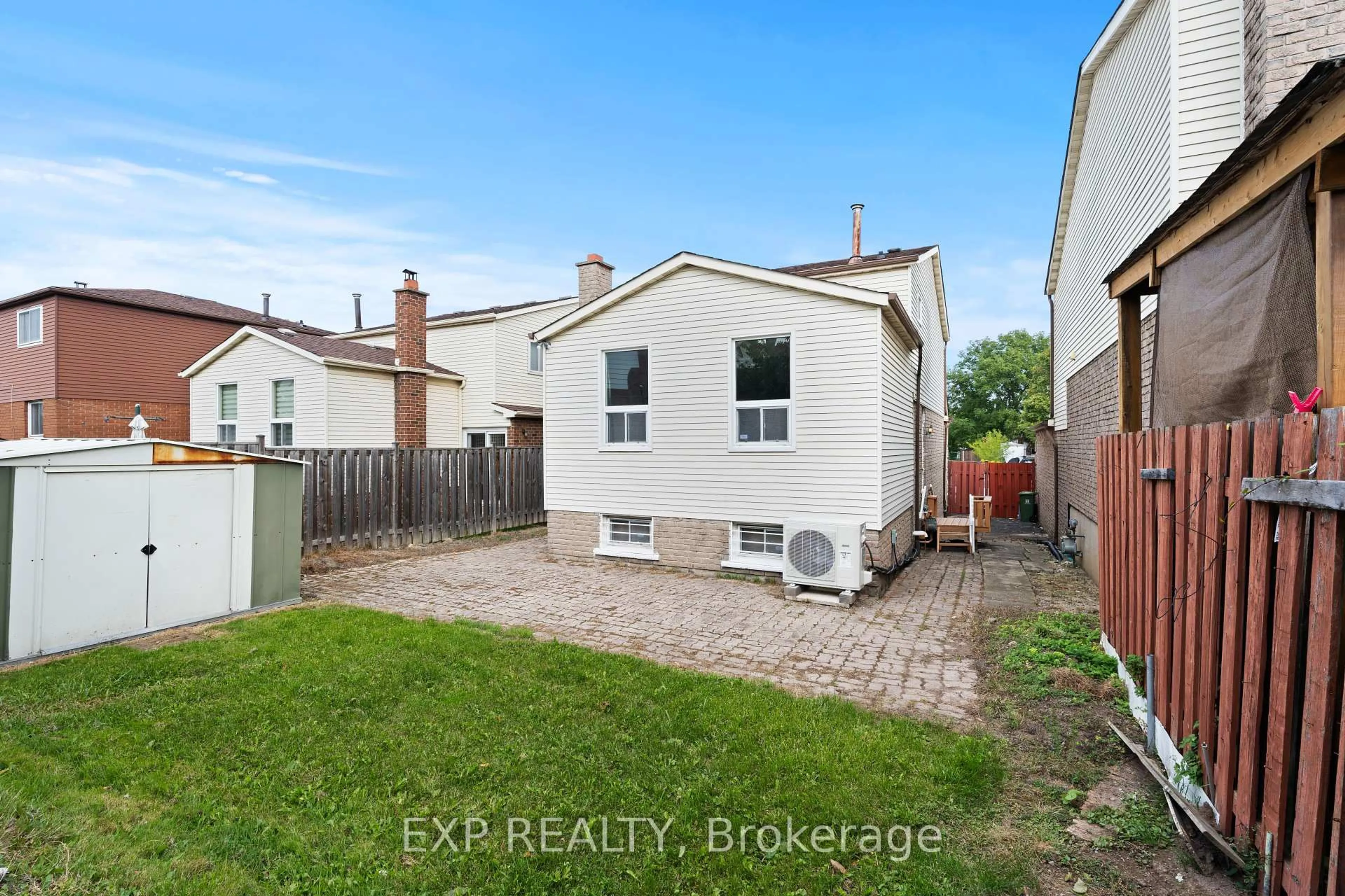 A pic from outside/outdoor area/front of a property/back of a property/a pic from drone, street for 366 Franklin Rd, Hamilton Ontario L8V 4T5