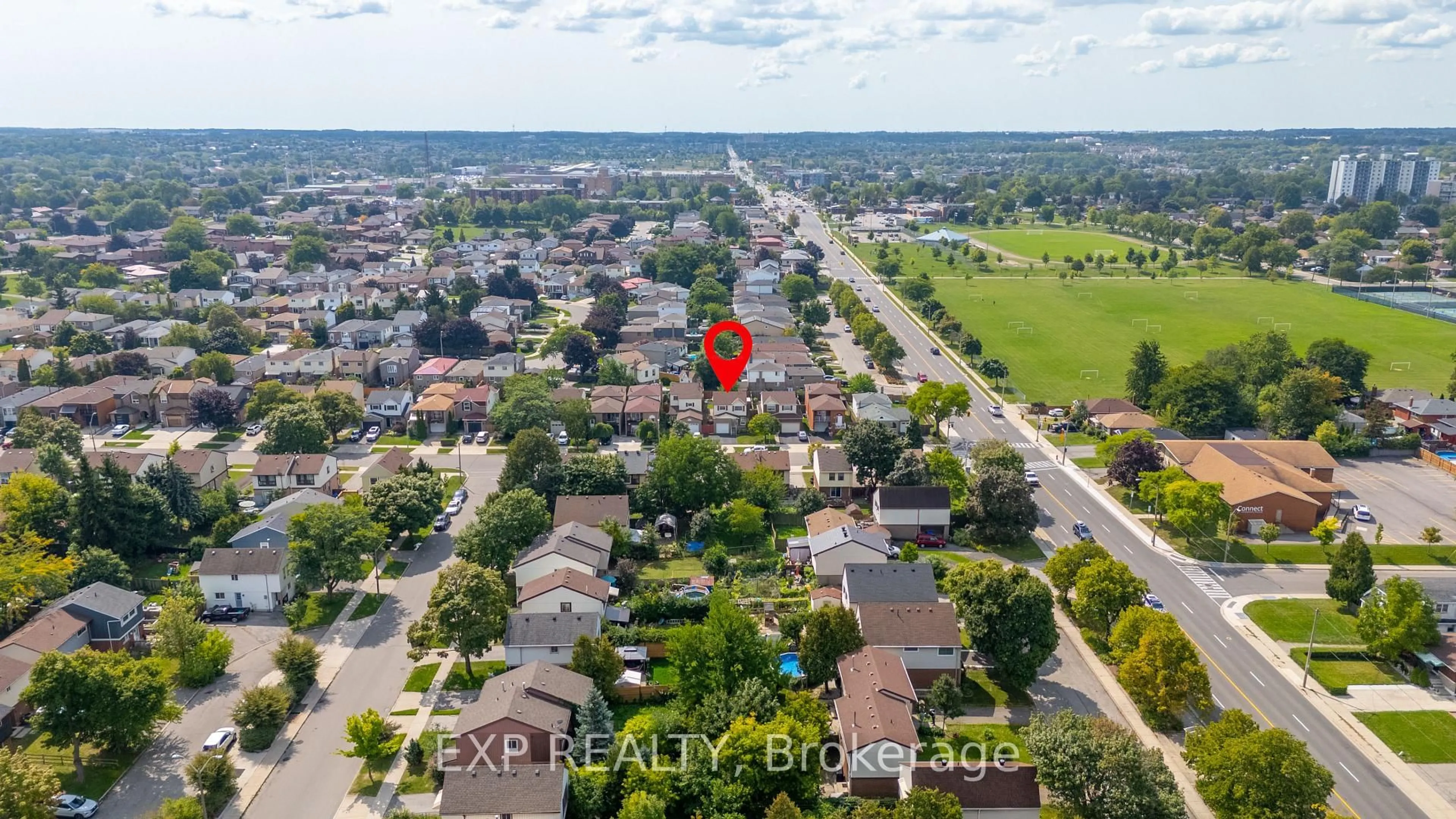 A pic from outside/outdoor area/front of a property/back of a property/a pic from drone, street for 366 Franklin Rd, Hamilton Ontario L8V 4T5