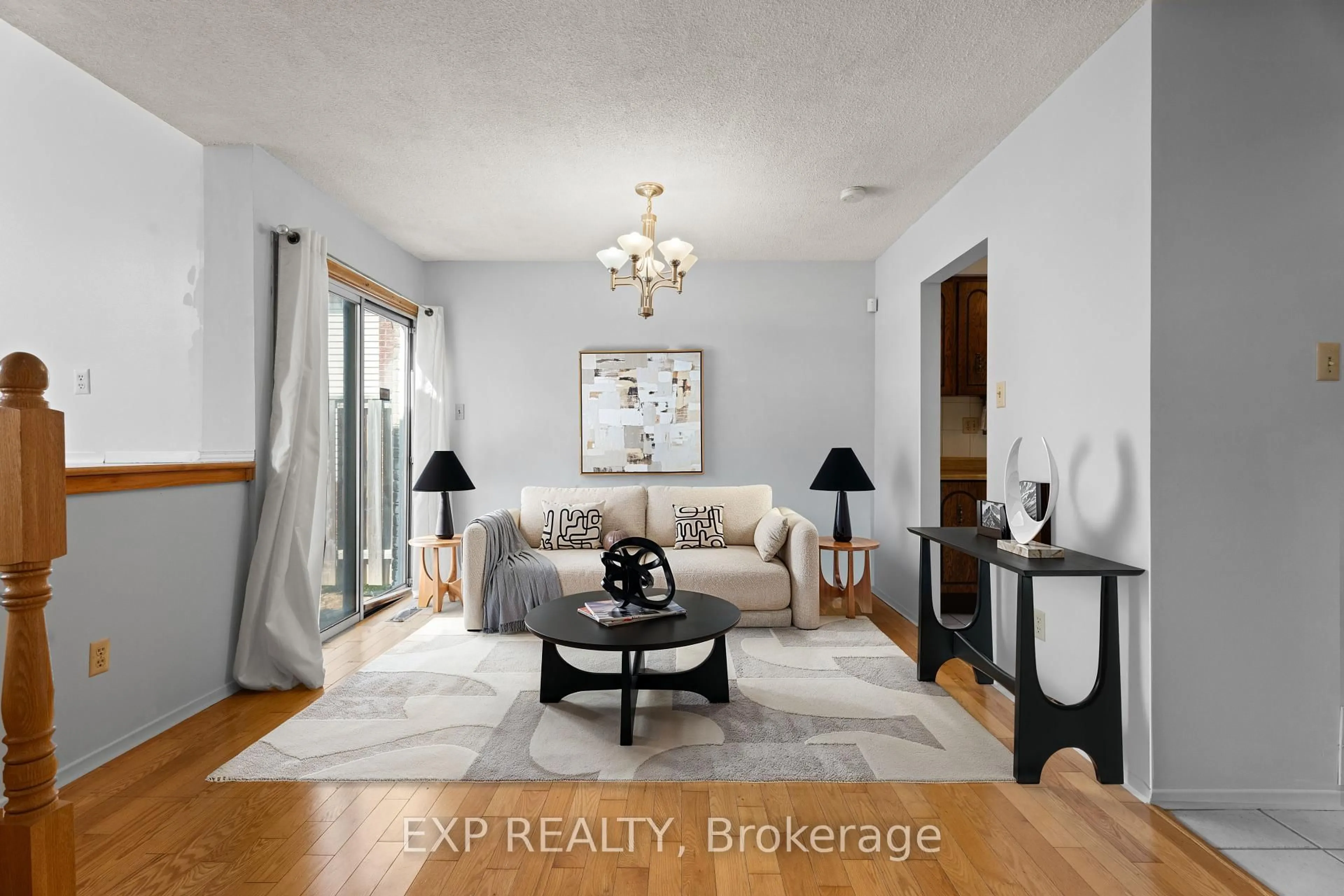 Living room with furniture, unknown for 366 Franklin Rd, Hamilton Ontario L8V 4T5