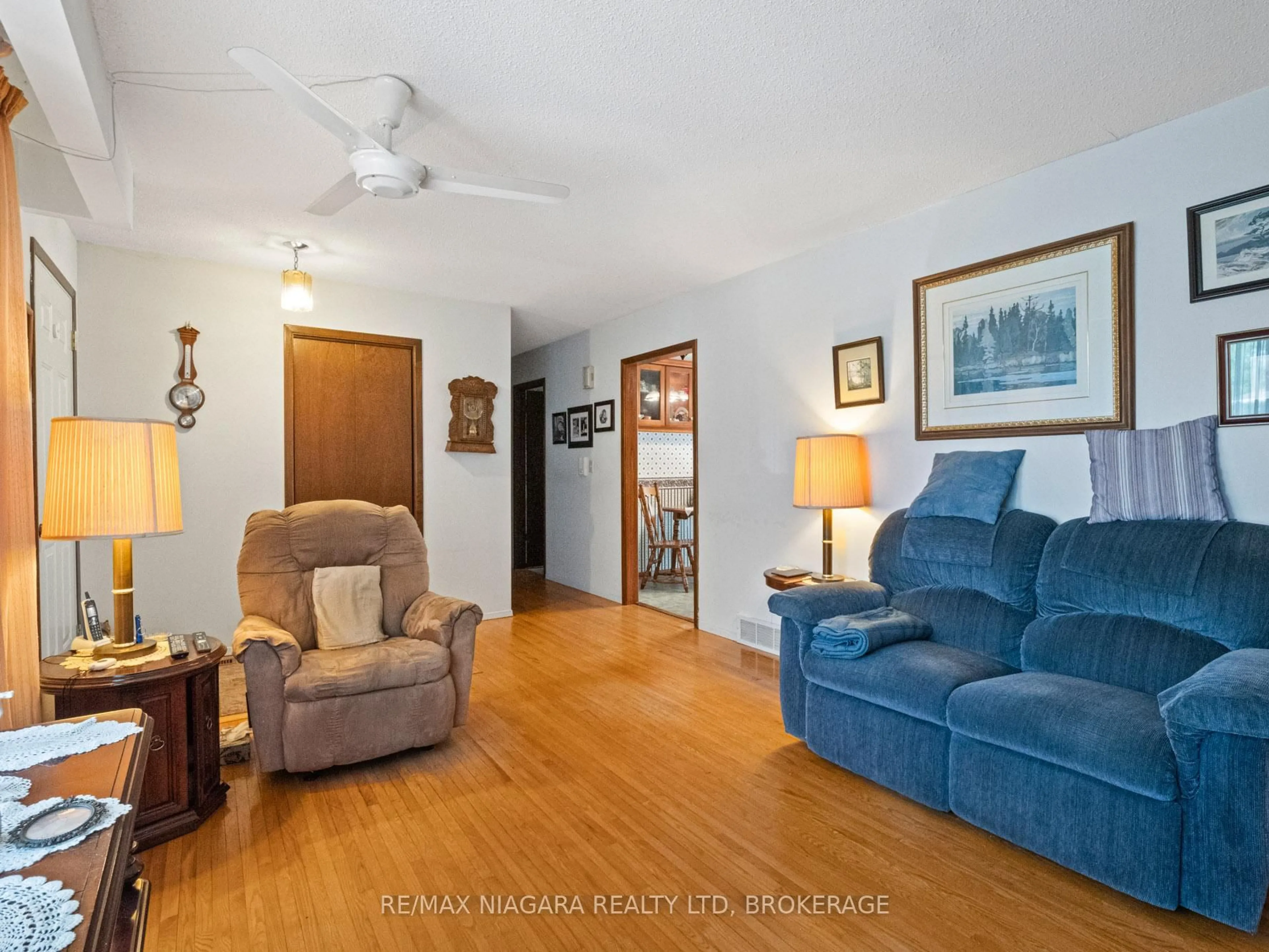 Living room with furniture, unknown for 70 Murray St, Fort Erie Ontario L2A 2A6