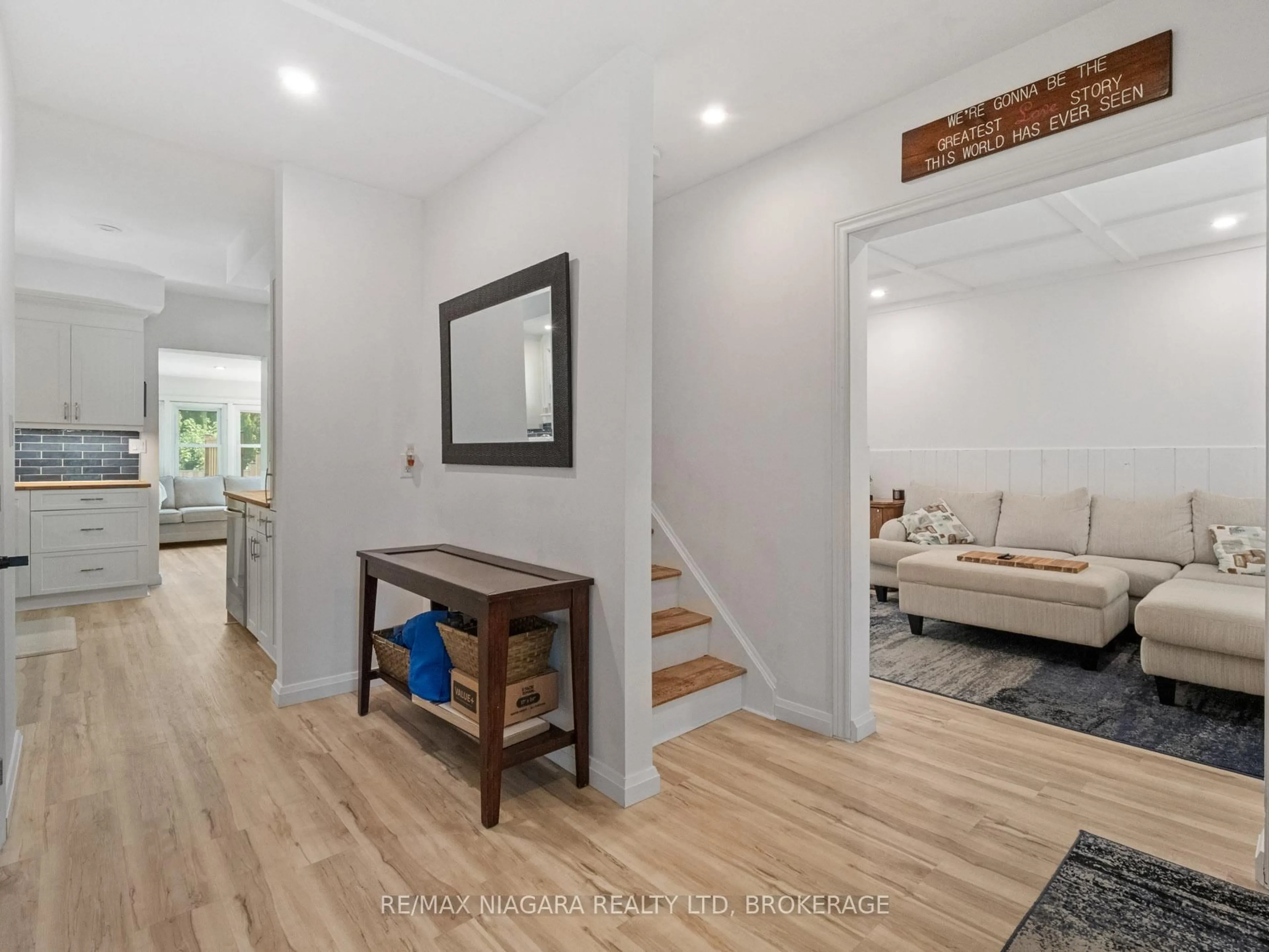 Indoor entryway for 80 Robinson St, Fort Erie Ontario L2A 4B3