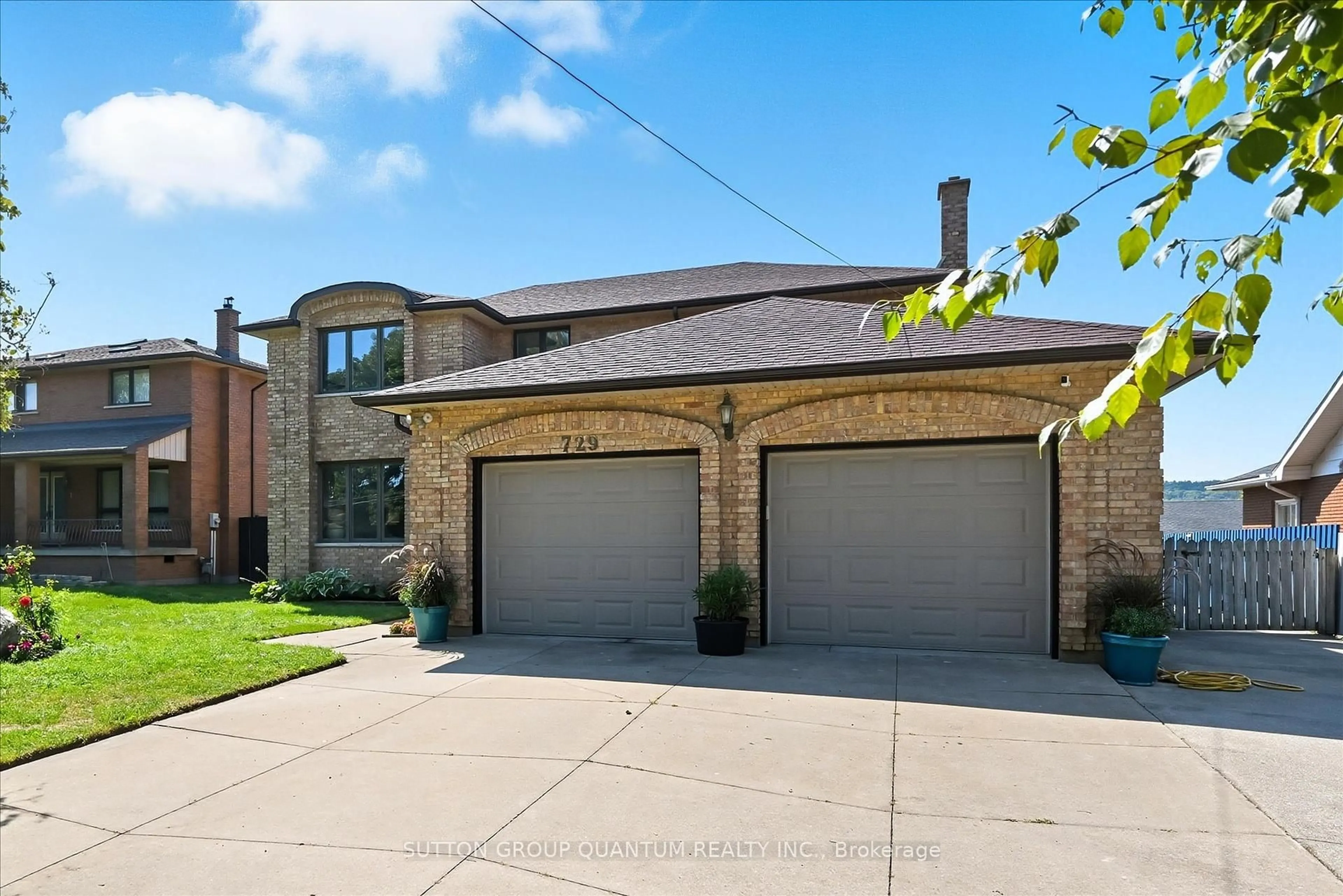Home with brick exterior material, street for 729 Winston Rd, Grimsby Ontario L3M 4E8