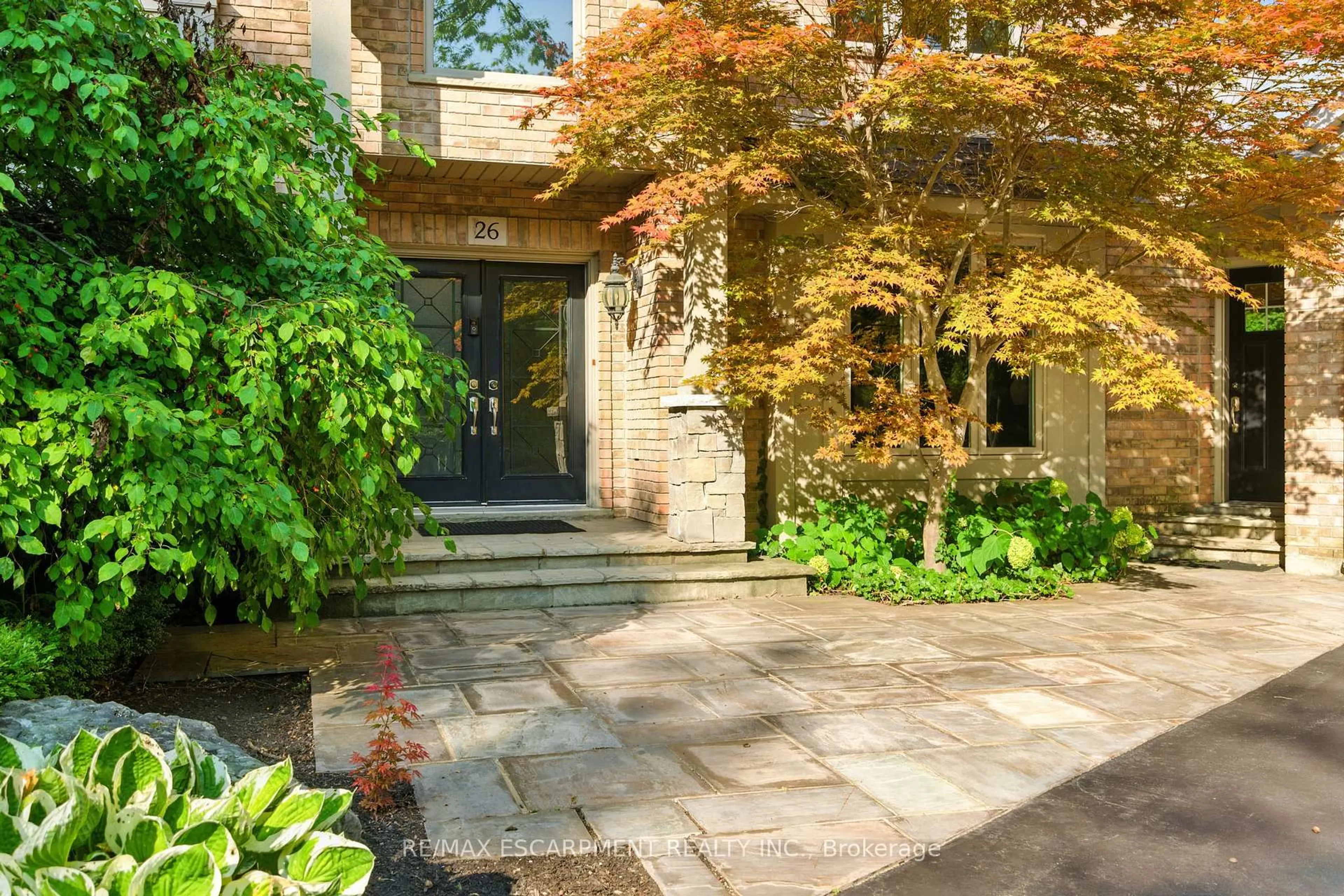 Patio, street for 26 PARKSHORE Pl, Hamilton Ontario L0R 1H1