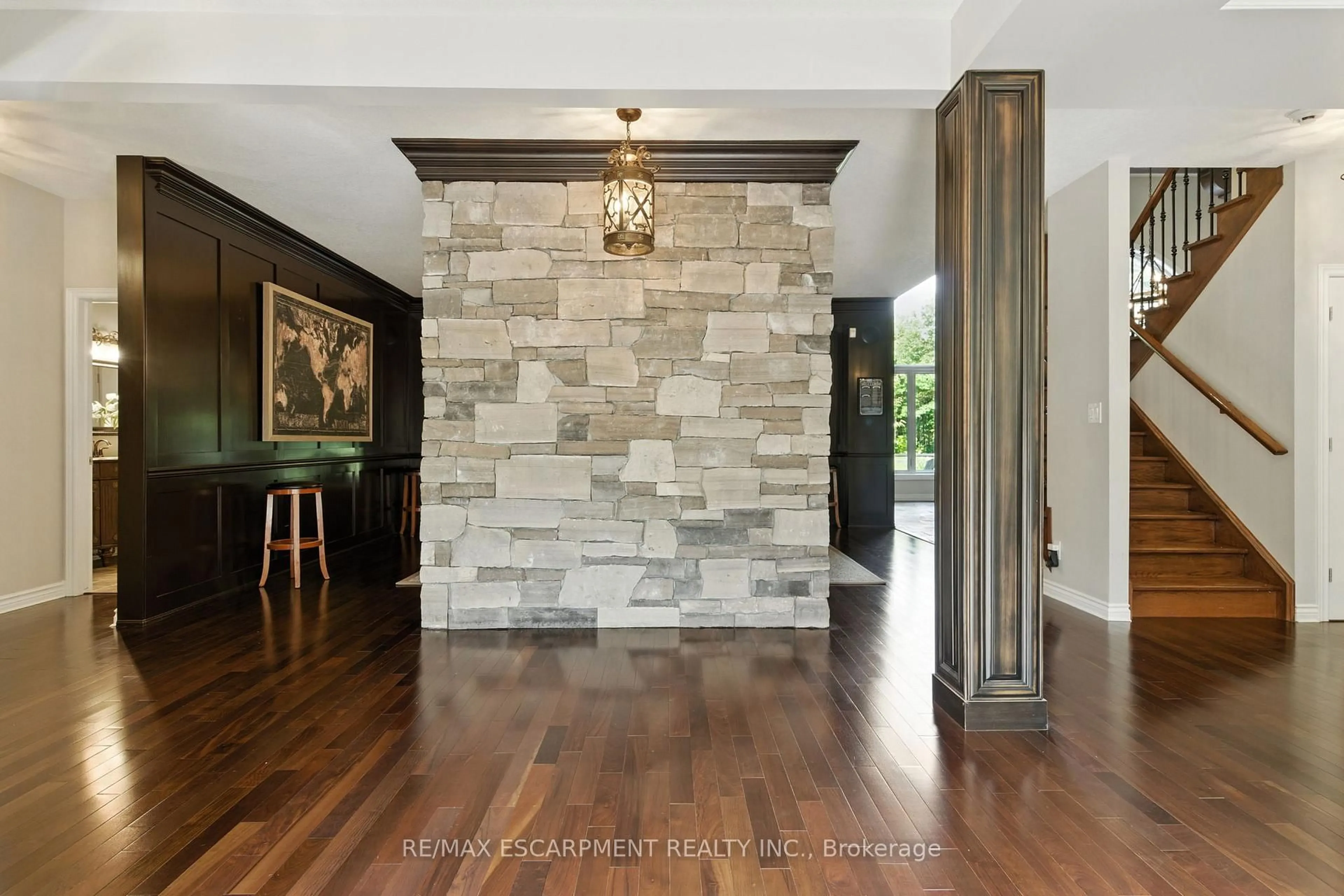Indoor entryway for 26 PARKSHORE Pl, Hamilton Ontario L0R 1H1