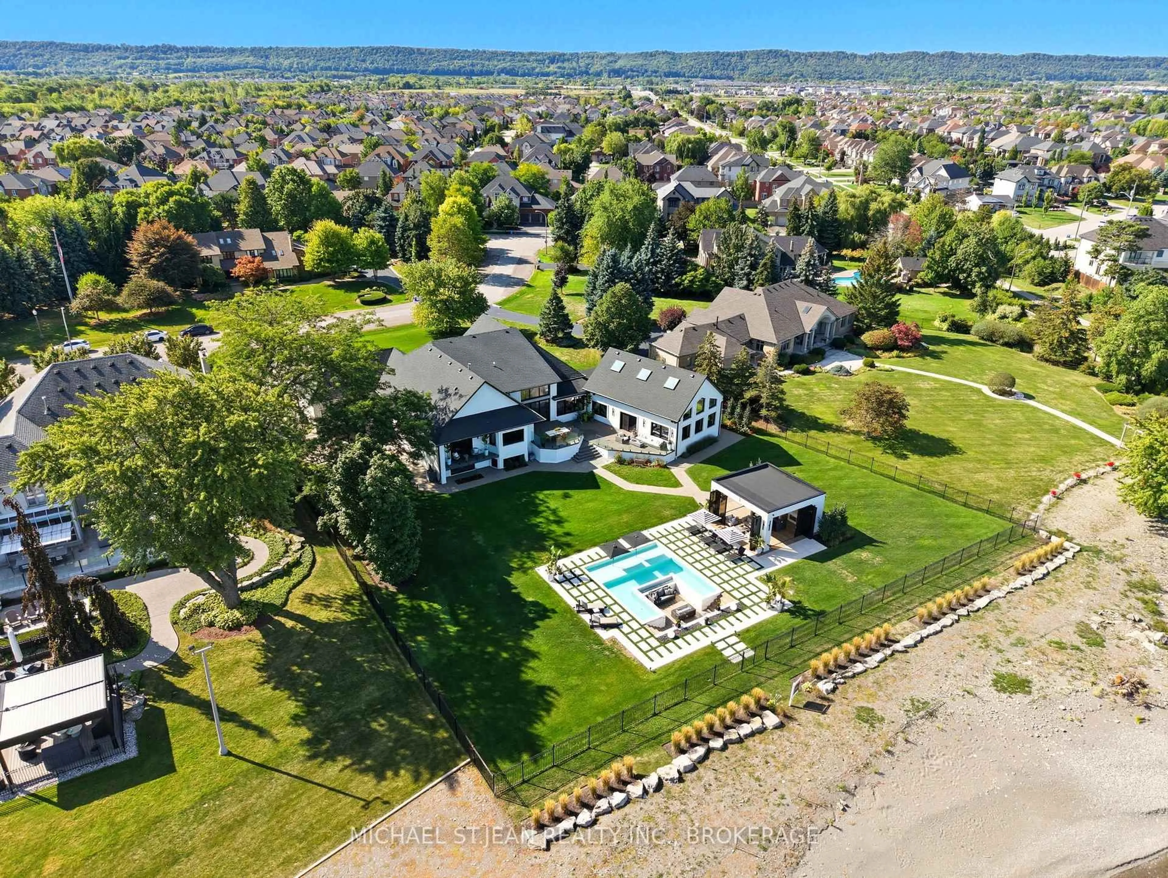A pic from outside/outdoor area/front of a property/back of a property/a pic from drone, water/lake/river/ocean view for 9 Lochside Dr, Hamilton Ontario L8E 5T6