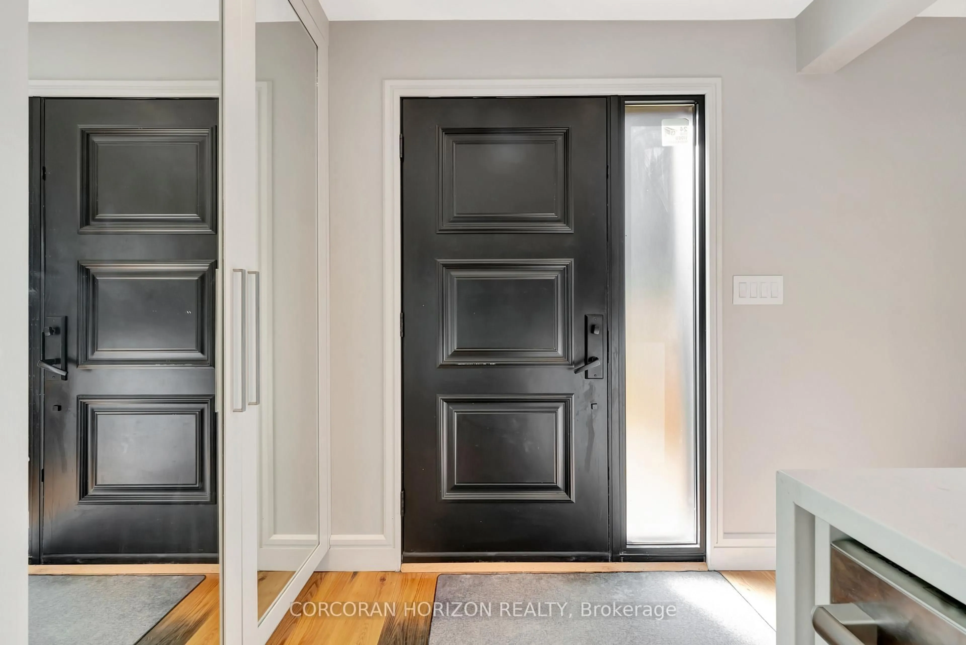 Indoor entryway for 254 Pinewood Pl, Waterloo Ontario N2J 1B4