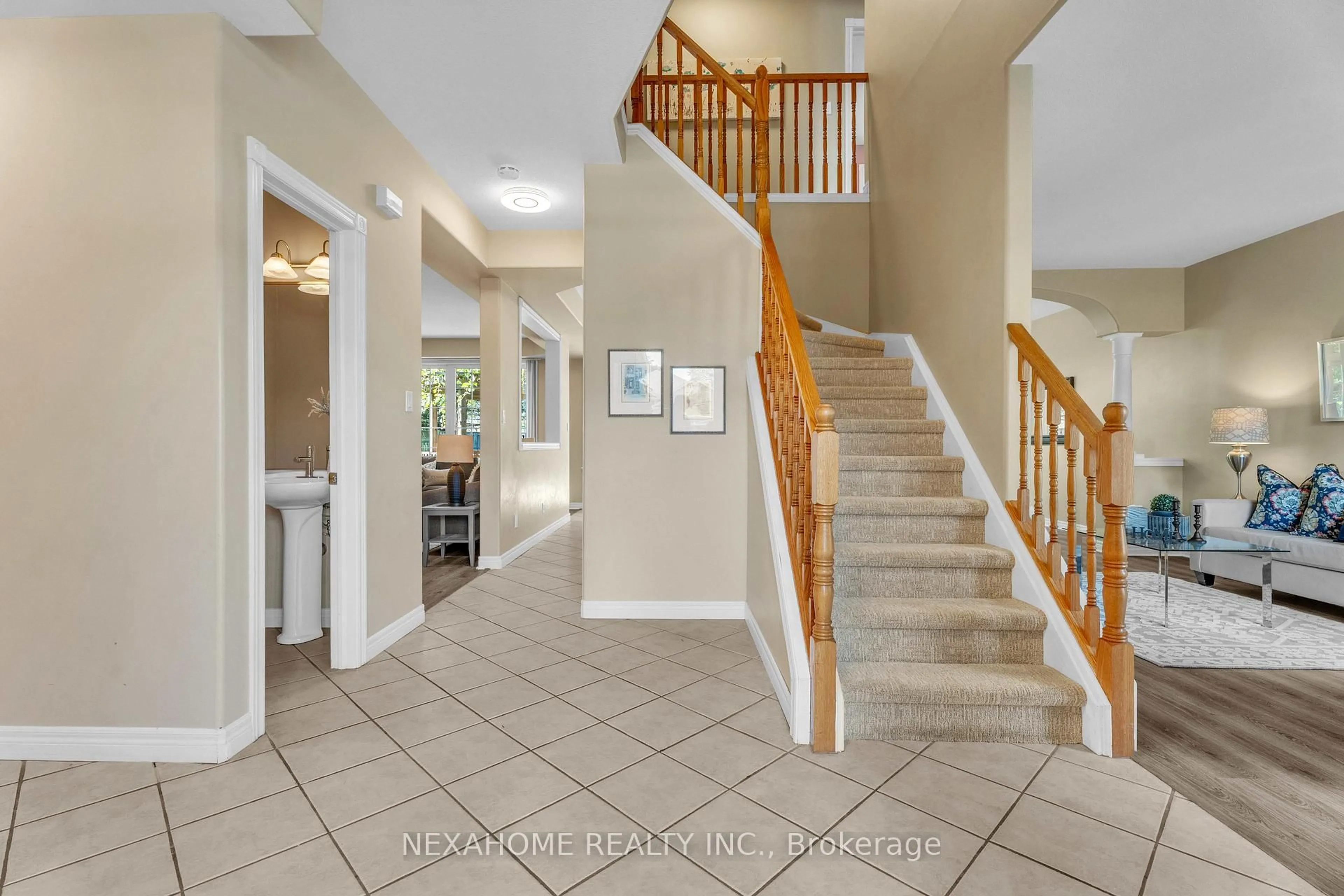 Indoor entryway for 64 Hesketh St, London North Ontario N6G 5H5