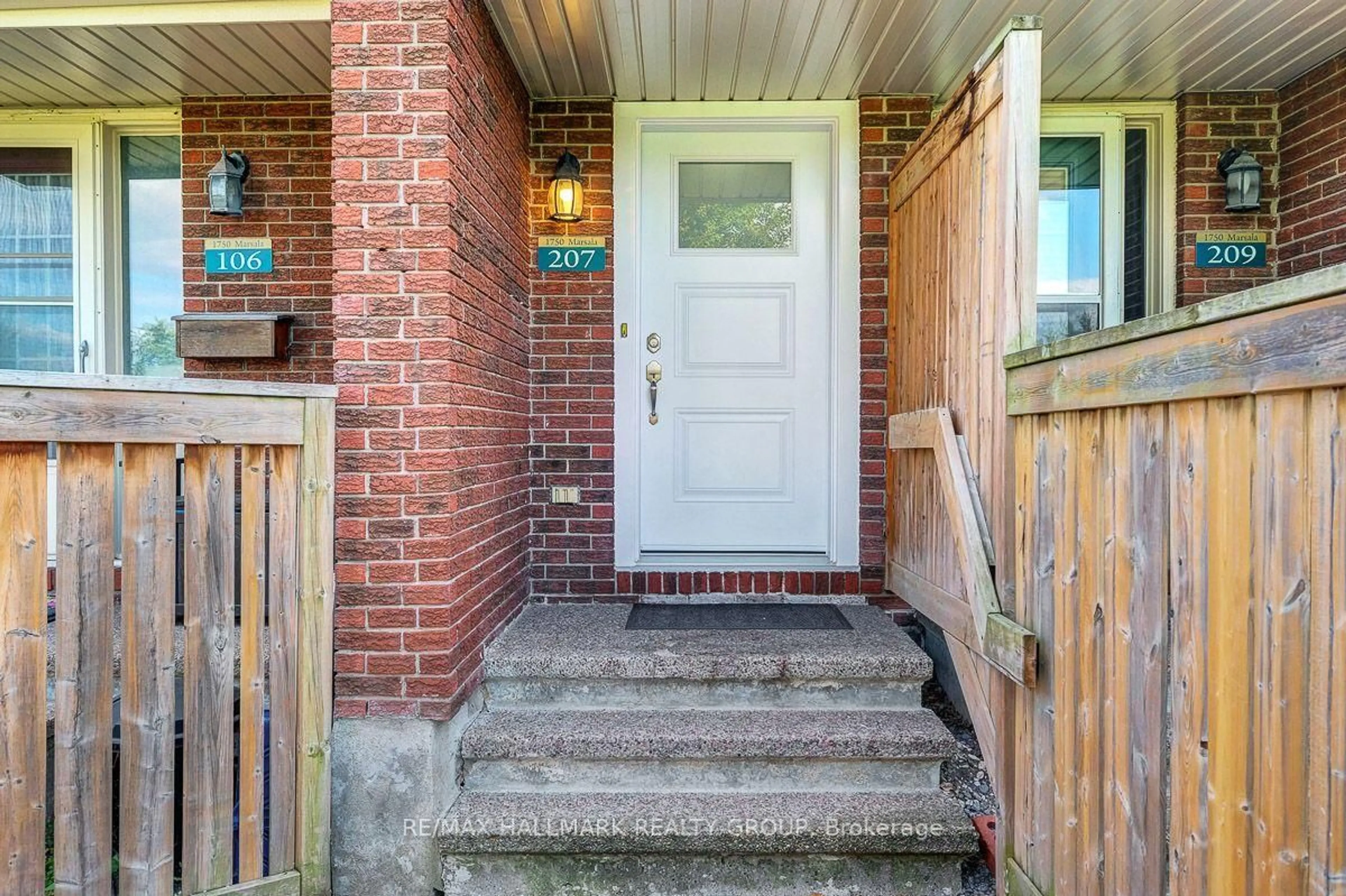 Indoor entryway for 1750 Marsala Cres #207, Ottawa Ontario K4A 2G5