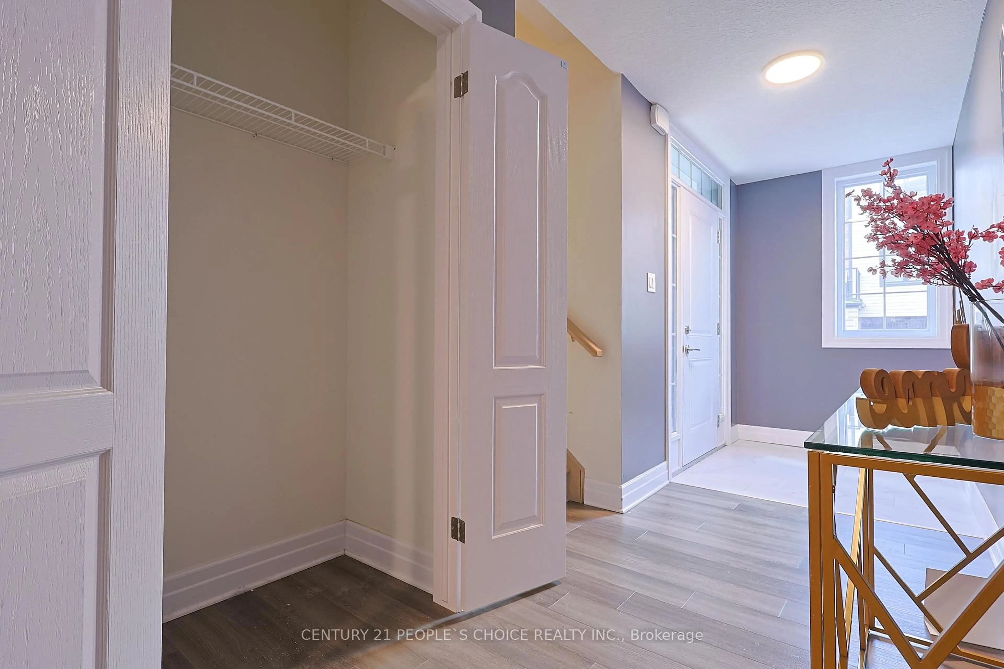 Indoor entryway for 2610 Kettering Pl #45, London South Ontario N6M 0J4