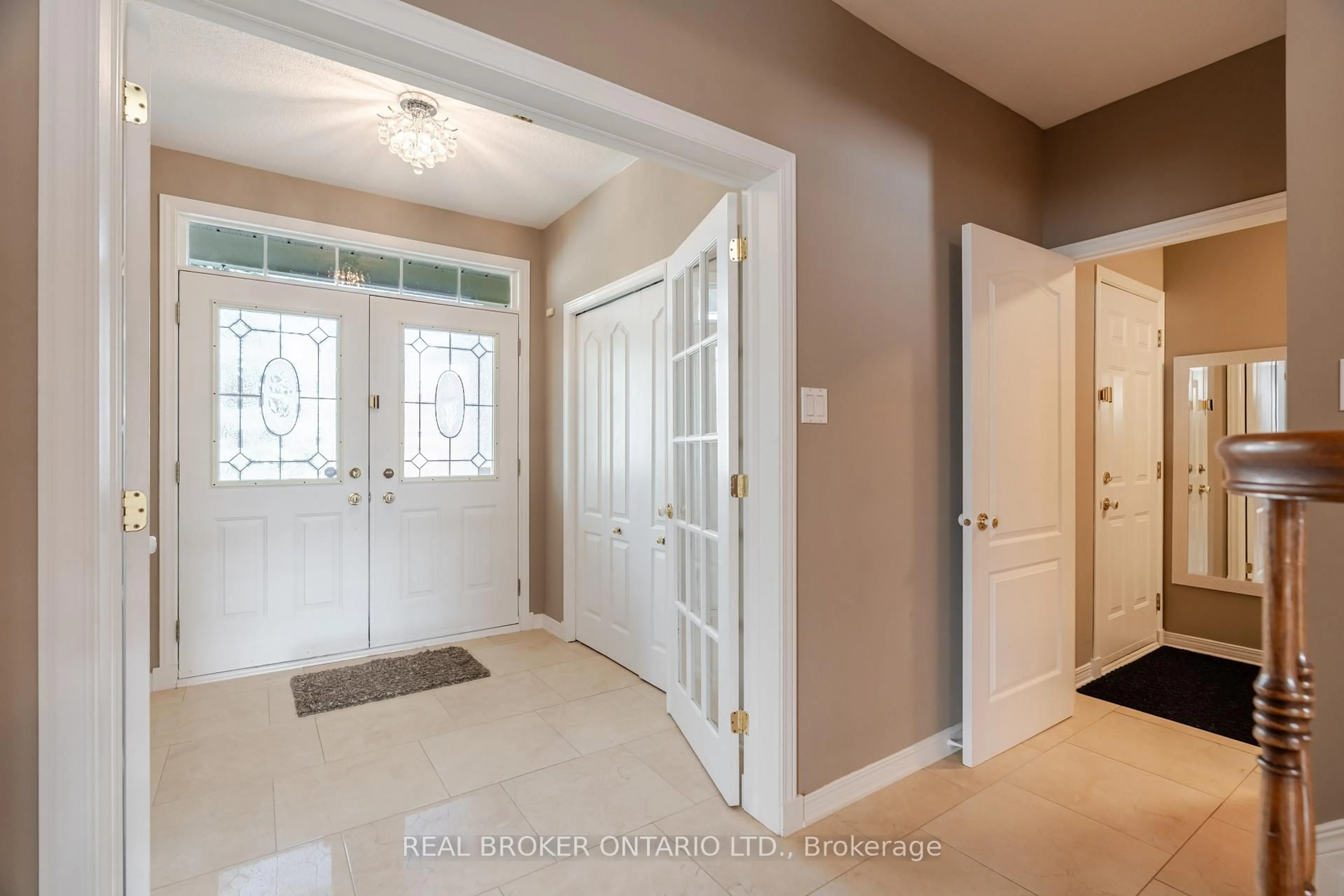 Indoor entryway for 49 Allanford Ave, Ottawa Ontario K1T 3Z6